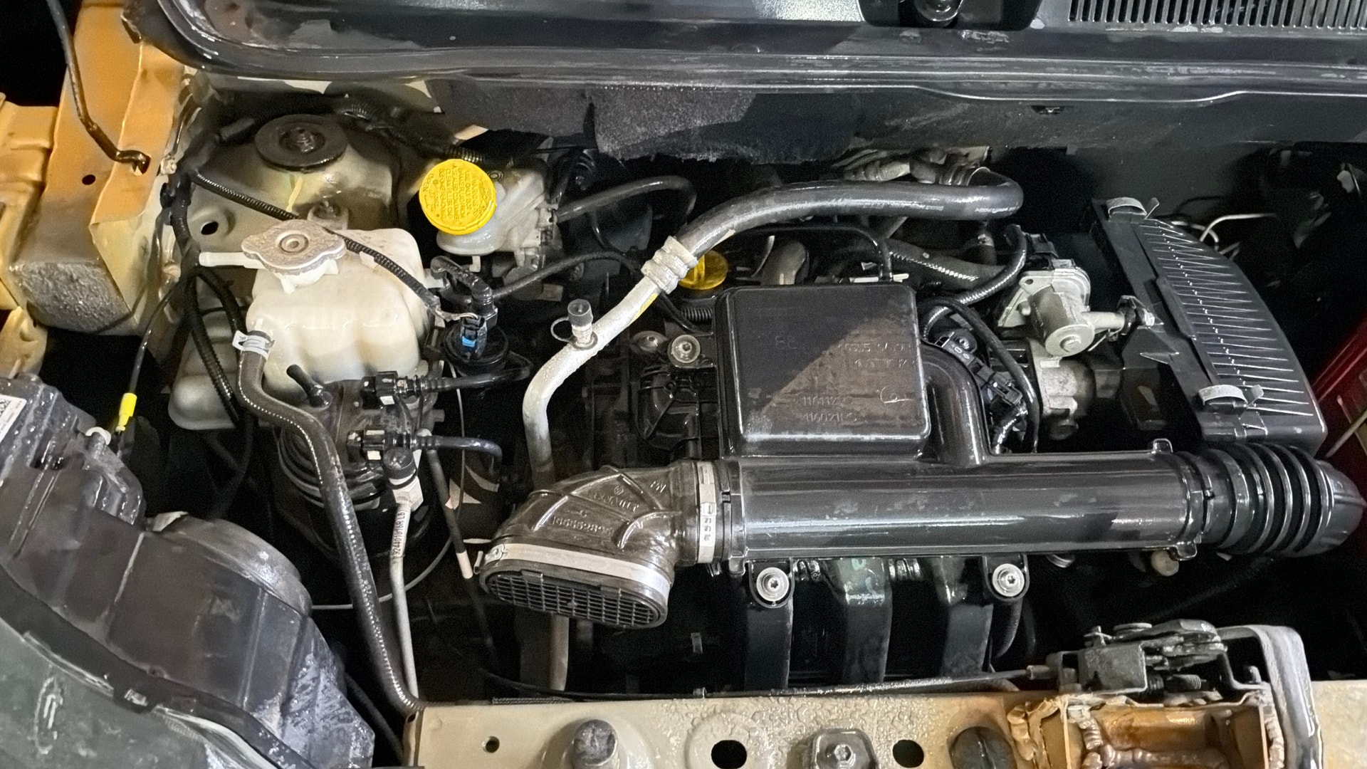 View 2020 Renault Triber RXE Image 3 Used 2020 Renault Triber RXE Image 3
