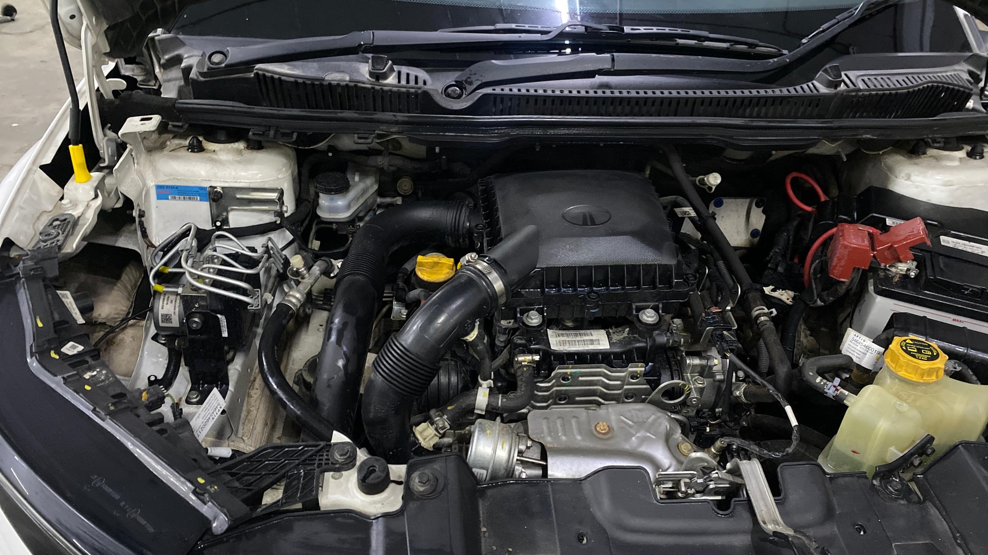 View 2024 Tata Nexon Revotron XE Image 3 Used 2024 Tata Nexon Revotron XE Image 3