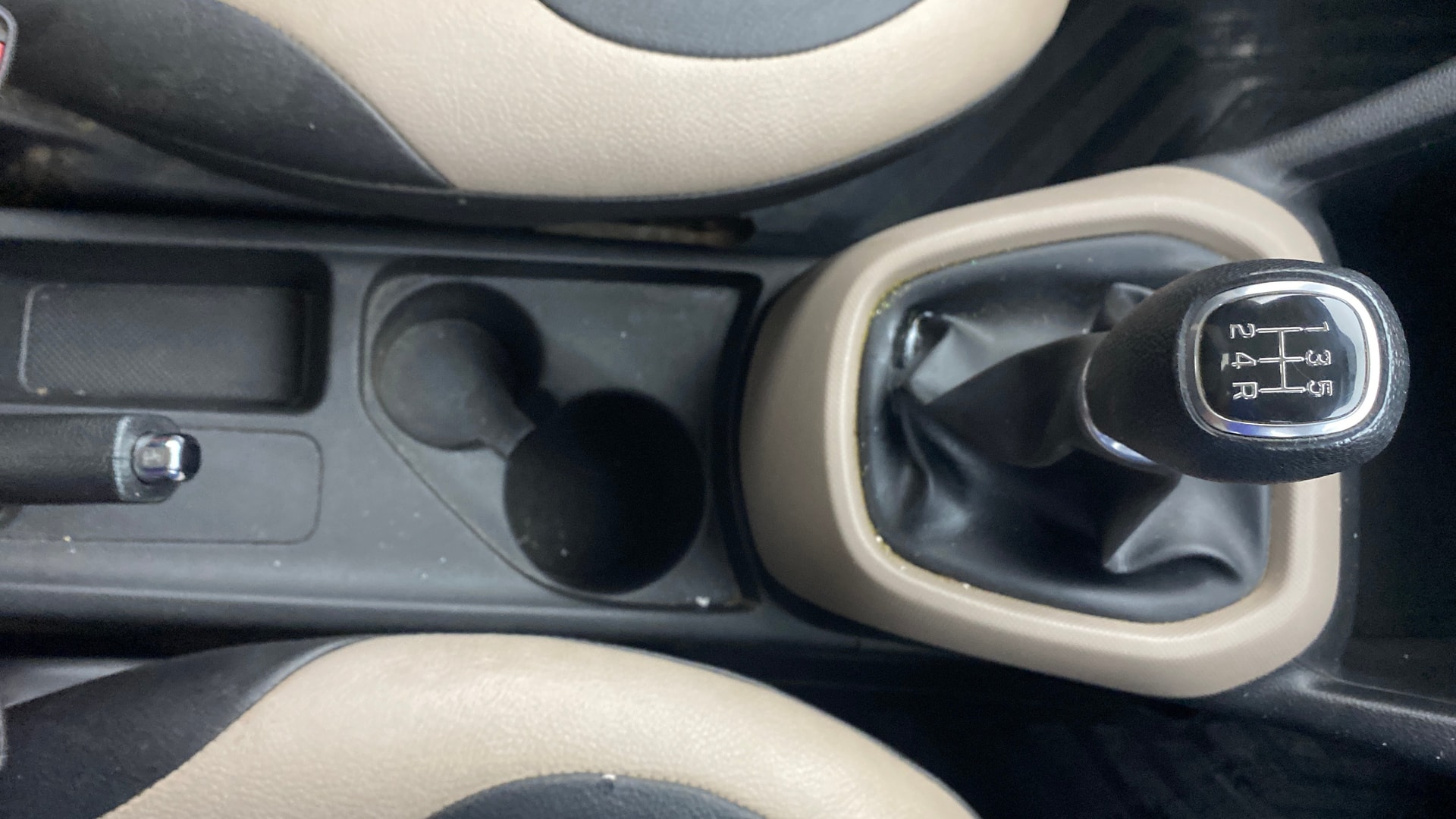 View 2017 Hyundai Grand i10 Sportz 1.2 Kappa Image 37 Used 2017 Hyundai Grand i10 Sportz 1.2 Kappa Image 37