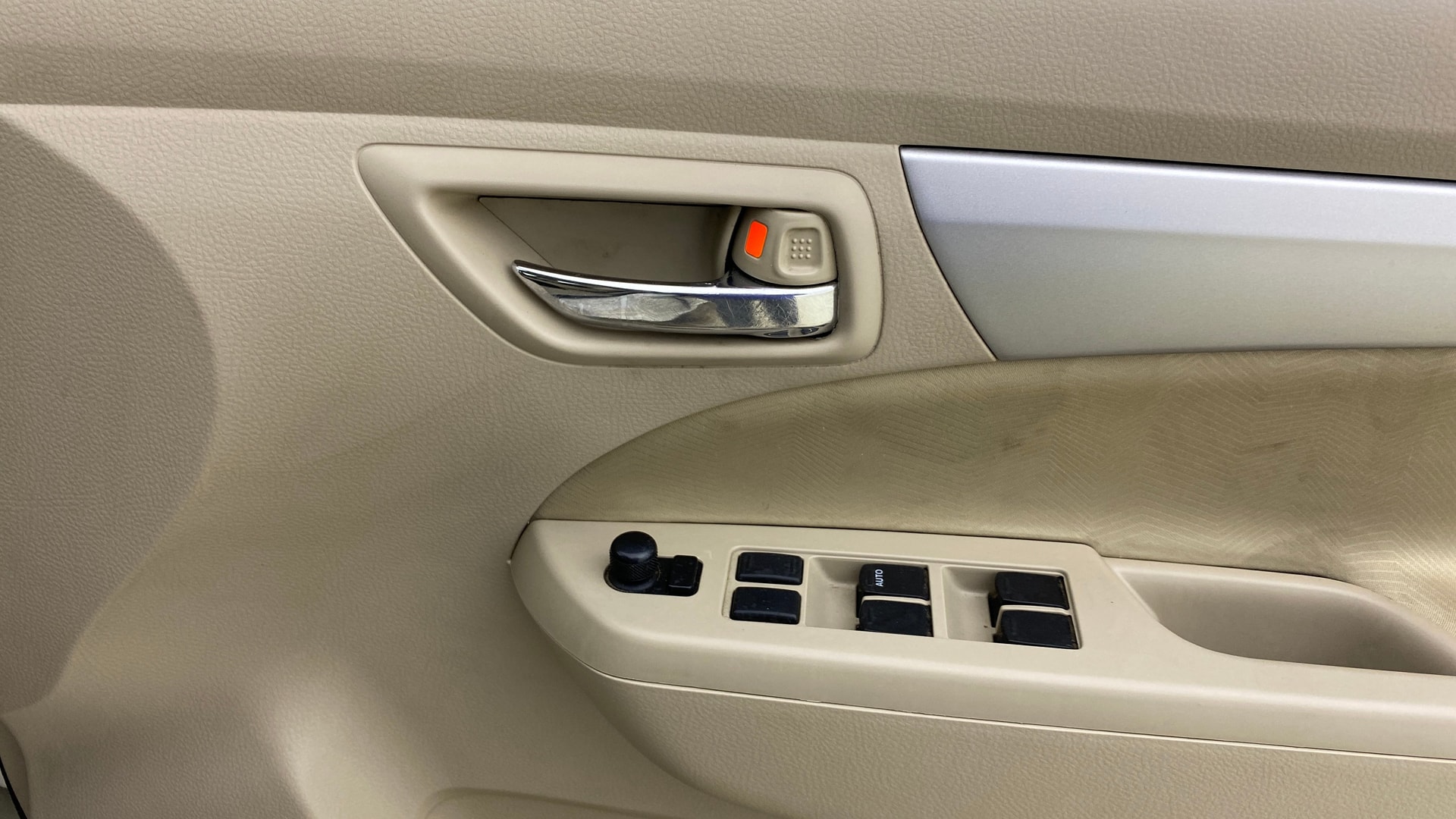 View 2016 Maruti Suzuki 1000 Base Variant Image 33 Used 2016 Maruti Suzuki 1000 Base Variant Image 33