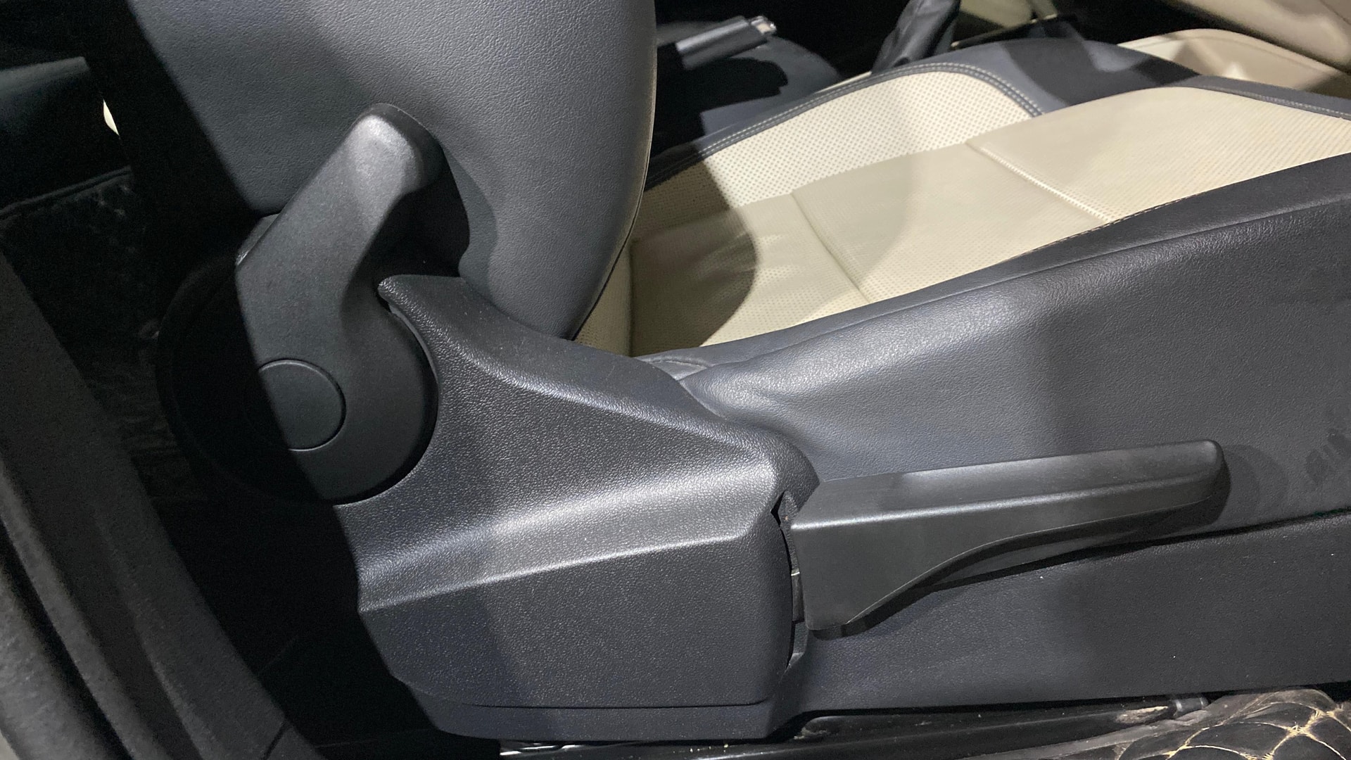 View 2023 Skoda Slavia Style 1.0 TSI AT Image 18 Used 2023 Skoda Slavia Style 1.0 TSI AT Image 18