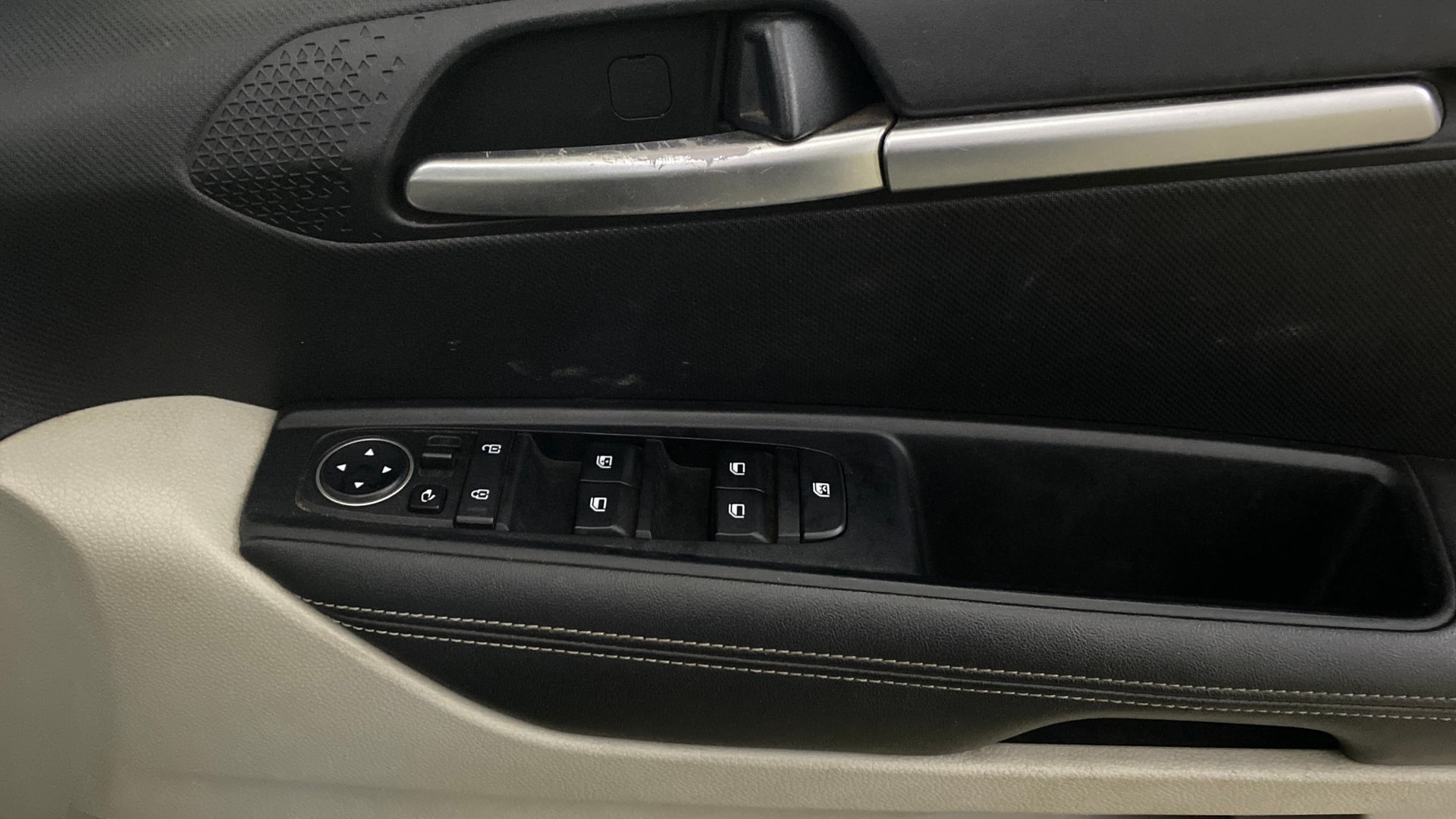View 2021 Kia Sonet HTX iMT Petrol Image 35 Used 2021 Kia Sonet HTX iMT Petrol Image 35
