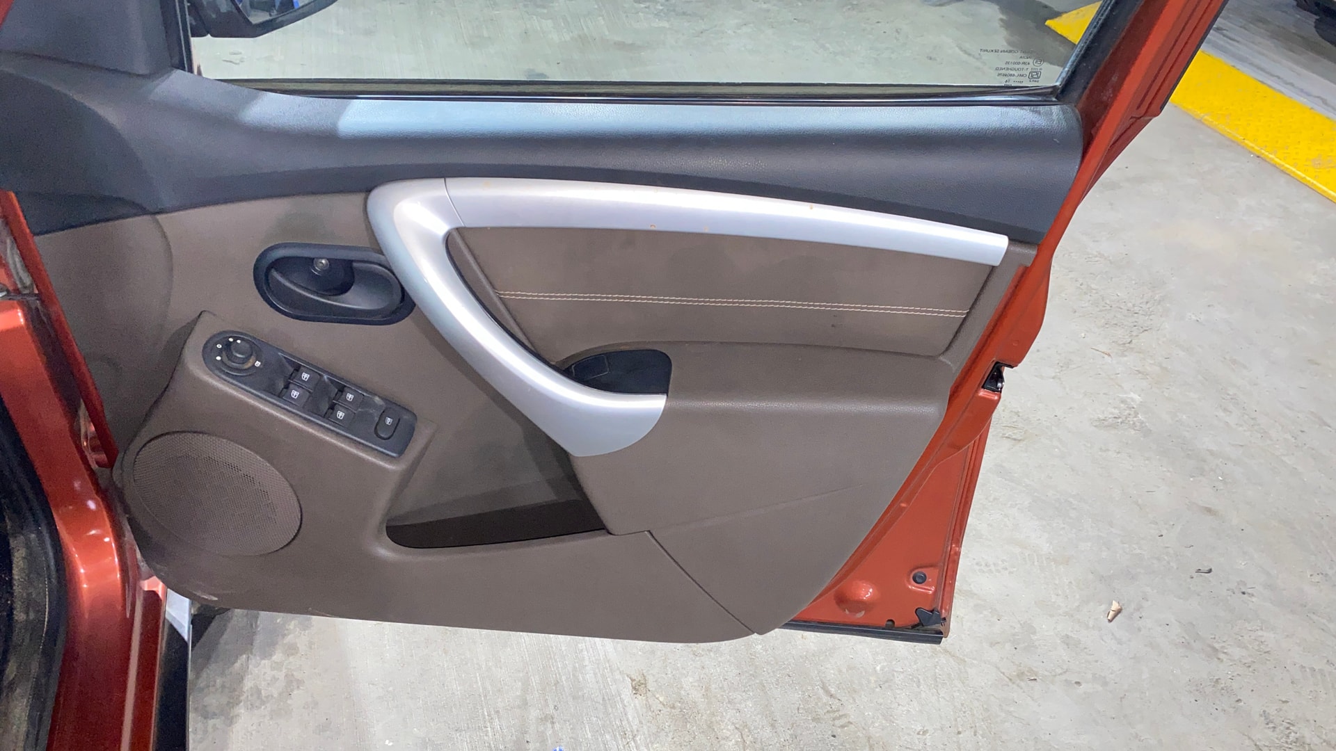View 2016 Renault Duster Petrol RXL Image 32 Used 2016 Renault Duster Petrol RXL Image 32