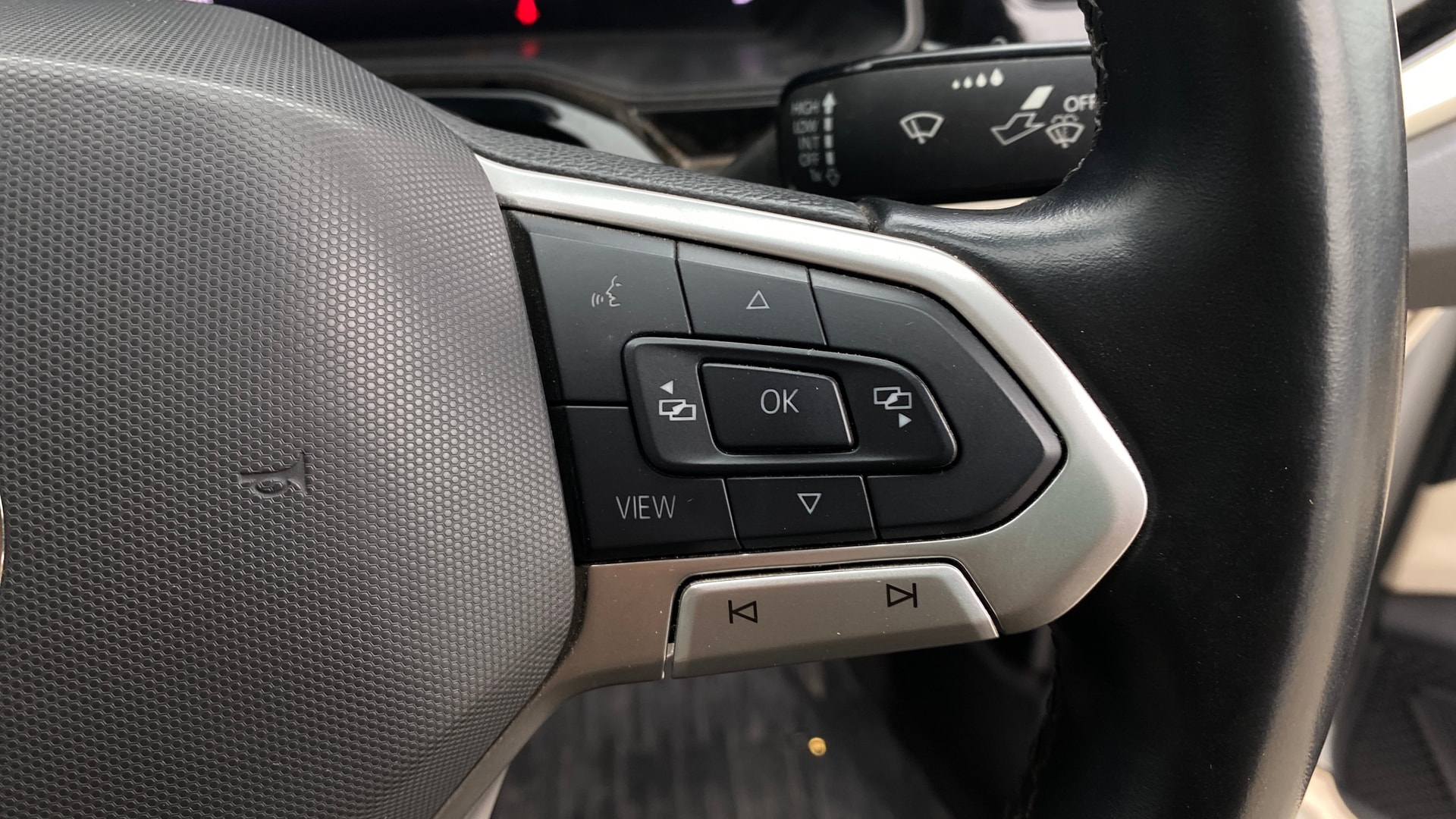 View 2025 Volkswagen Virtus Highline Plus 1.0 TSI MT Image 3 Used 2025 Volkswagen Virtus Highline Plus 1.0 TSI MT Image 3