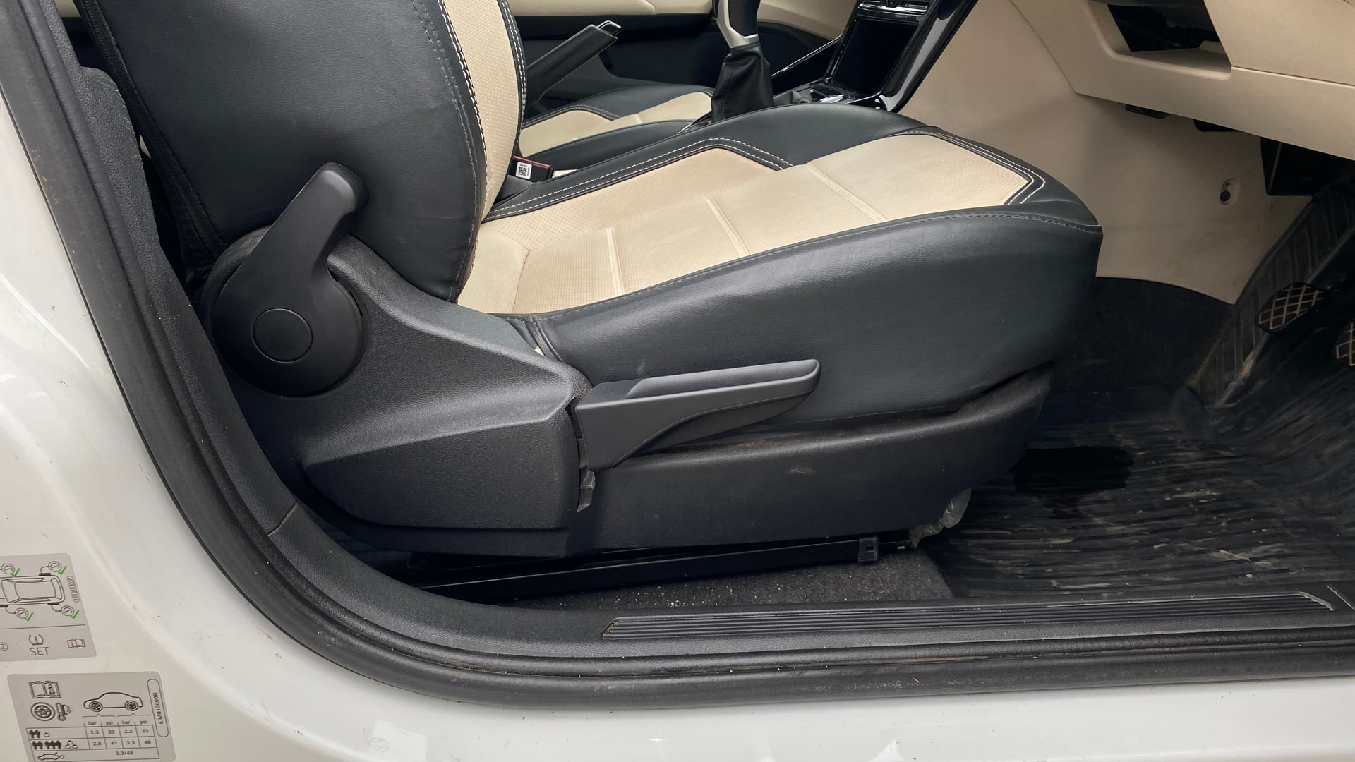 View 2025 Volkswagen Virtus Highline Plus 1.0 TSI MT Image 12 Used 2025 Volkswagen Virtus Highline Plus 1.0 TSI MT Image 12