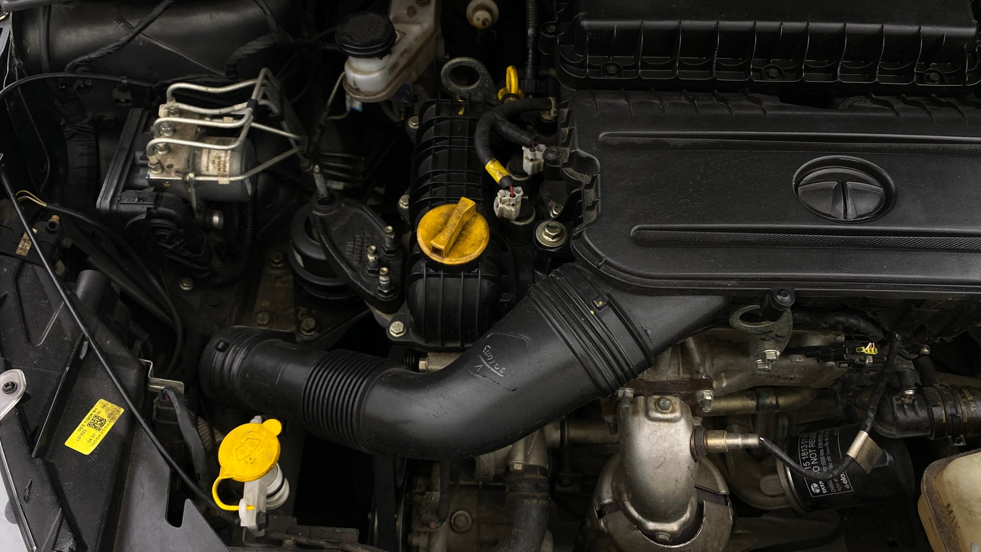 View 2023 Tata Tigor XE Diesel Image 3 Used 2023 Tata Tigor XE Diesel Image 3