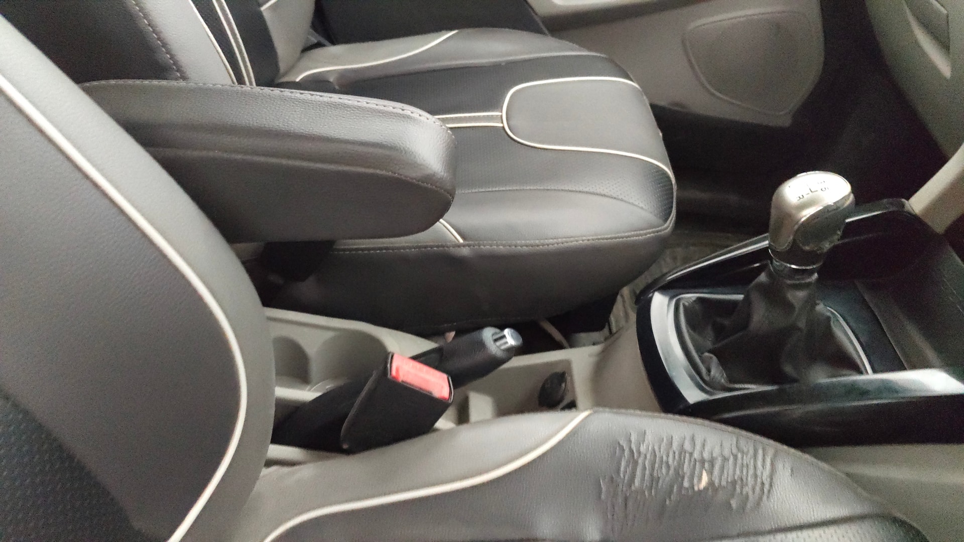 View 2016 Ford EcoSport 1.5 TDCi Diesel Ambiente BS IV Image 38 Used 2016 Ford EcoSport 1.5 TDCi Diesel Ambiente BS IV Image 38