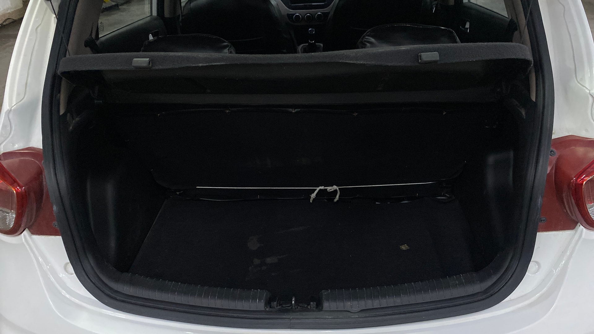 View 2020 Hyundai Grand i10 Sportz 1.2 Kappa Image 7 Used 2020 Hyundai Grand i10 Sportz 1.2 Kappa Image 7