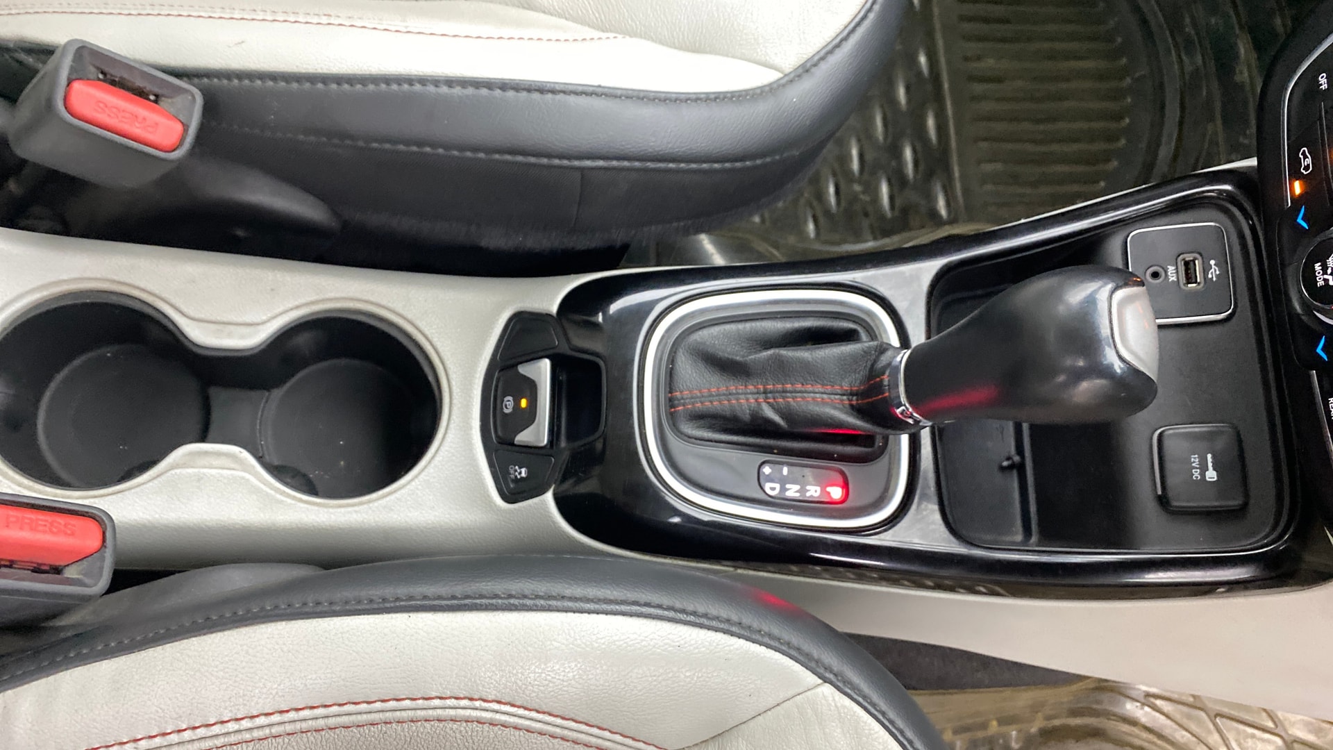 View 2020 Jeep Compass Limited 1.4 Multi AIR Petrol DDCT AT BS IV Image 41 Used 2020 Jeep Compass Limited 1.4 Multi AIR Petrol DDCT AT BS IV Image 41