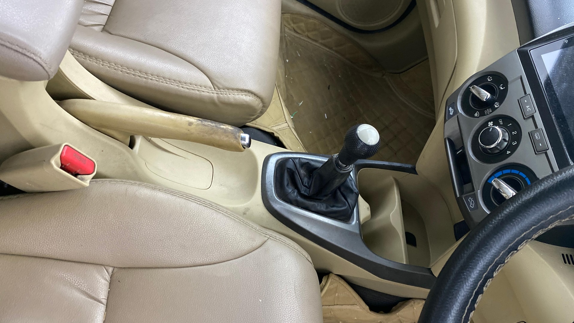 View 2013 Honda City ZX MT Diesel Anniversary Edition Image 37 Used 2013 Honda City ZX MT Diesel Anniversary Edition Image 37
