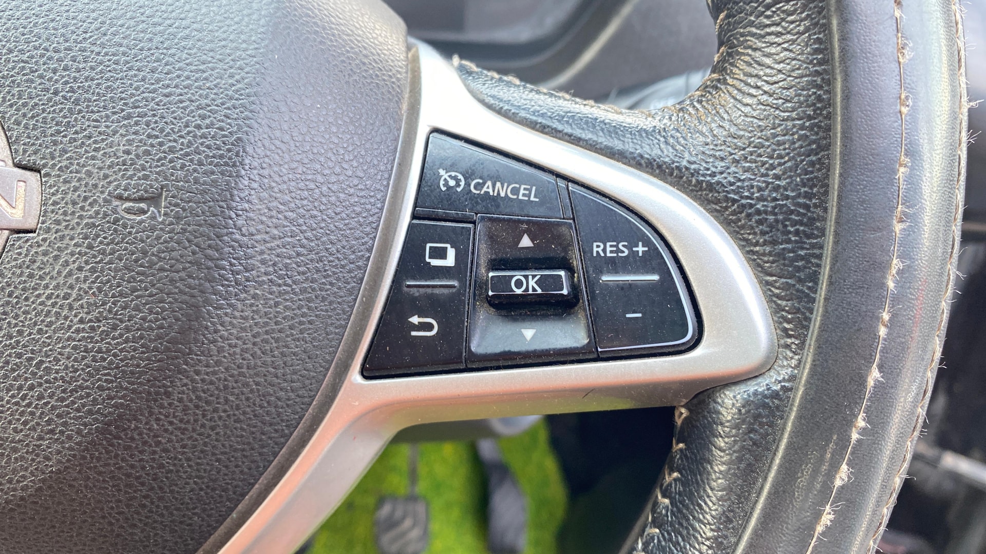 View 2022 Nissan Magnite XV Premium Image 3 Used 2022 Nissan Magnite XV Premium Image 3