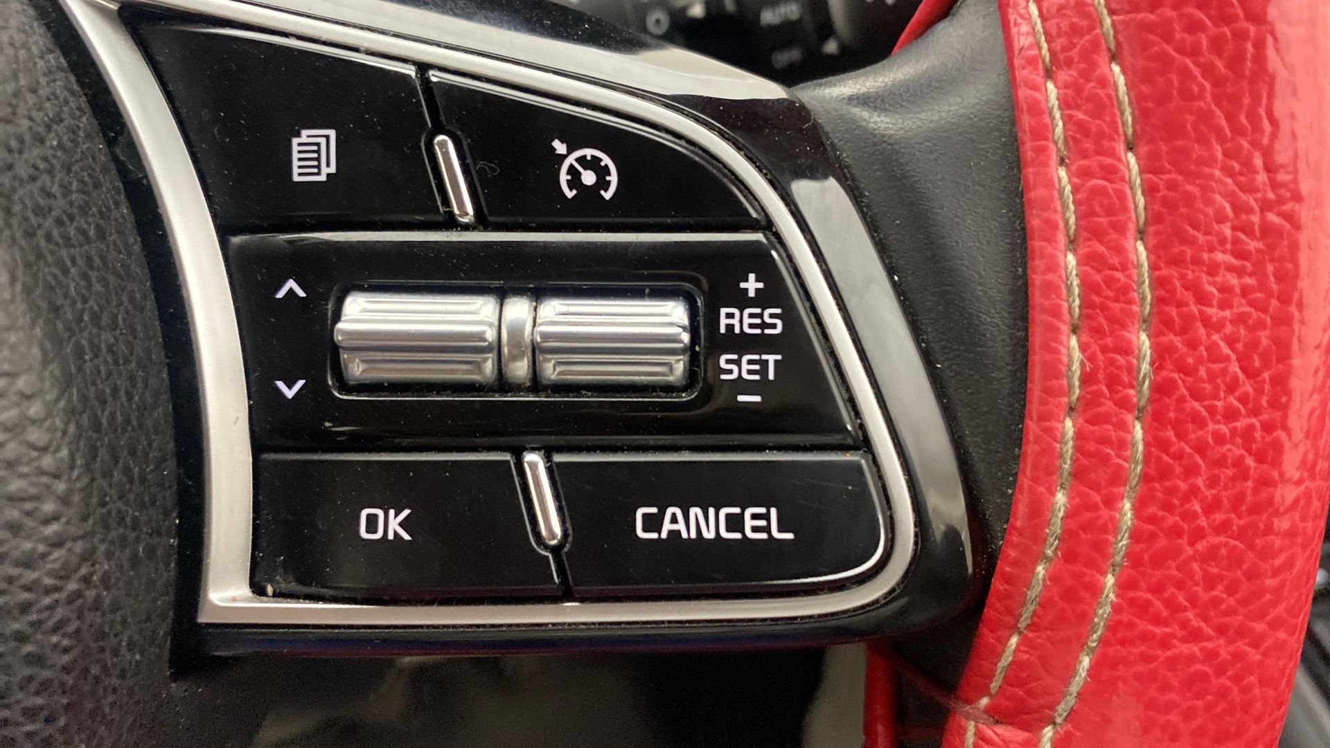 View 2023 Kia Sonet HTX iMT Petrol Image 3 Used 2023 Kia Sonet HTX iMT Petrol Image 3