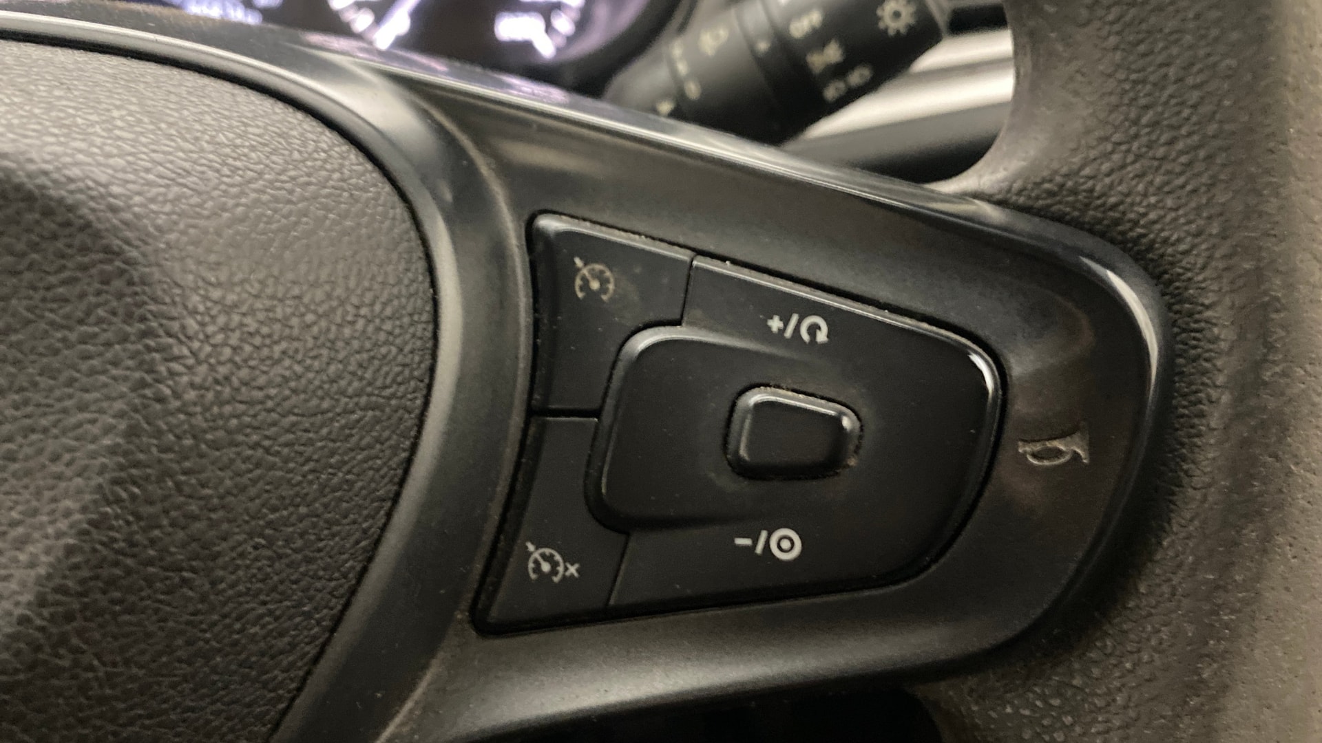 View 2021 Tata Altroz XZ Petrol Image 3 Used 2021 Tata Altroz XZ Petrol Image 3