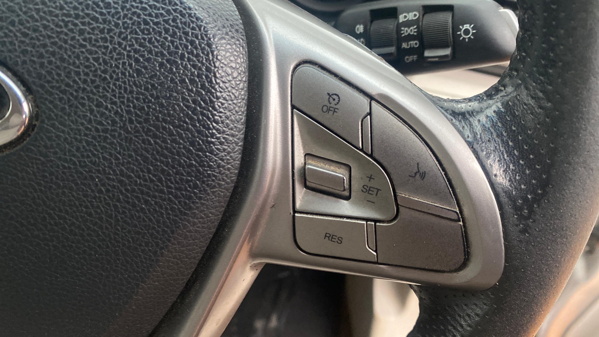 View 2020 Mahindra XUV300 W4 Petrol BS IV Image 3 Used 2020 Mahindra XUV300 W4 Petrol BS IV Image 3