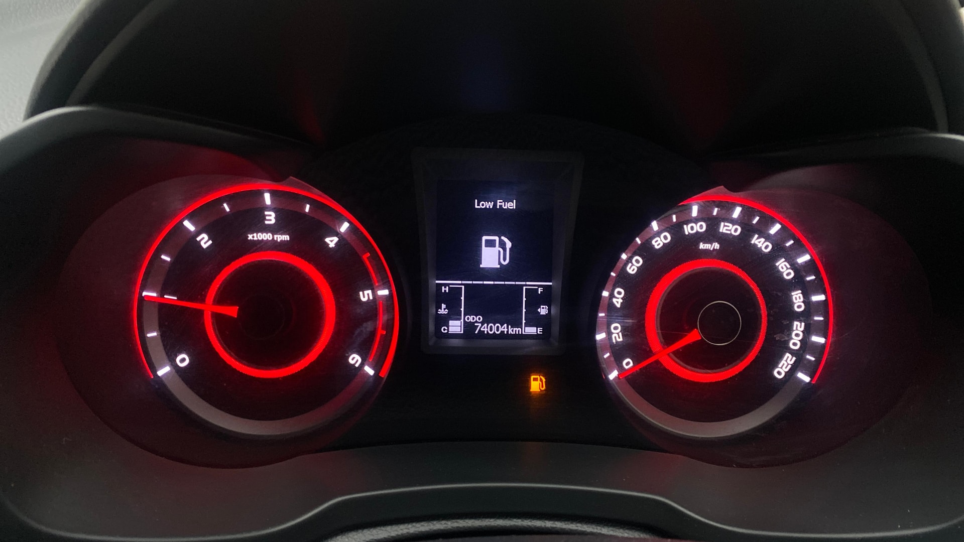 View 2020 Mahindra XUV300 W4 Petrol BS IV Image 21 Used 2020 Mahindra XUV300 W4 Petrol BS IV Image 21
