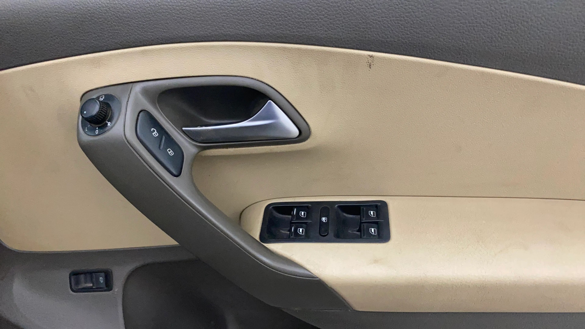 View 2016 Volkswagen Vento DSG Image 33 Used 2016 Volkswagen Vento DSG Image 33