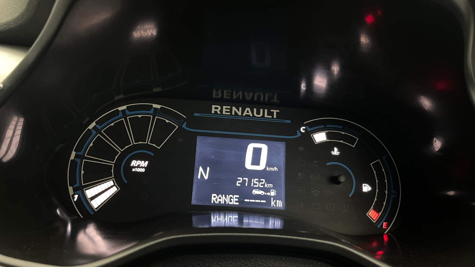 View 2022 Renault Triber RXZ AMT Image 21 Used 2022 Renault Triber RXZ AMT Image 21