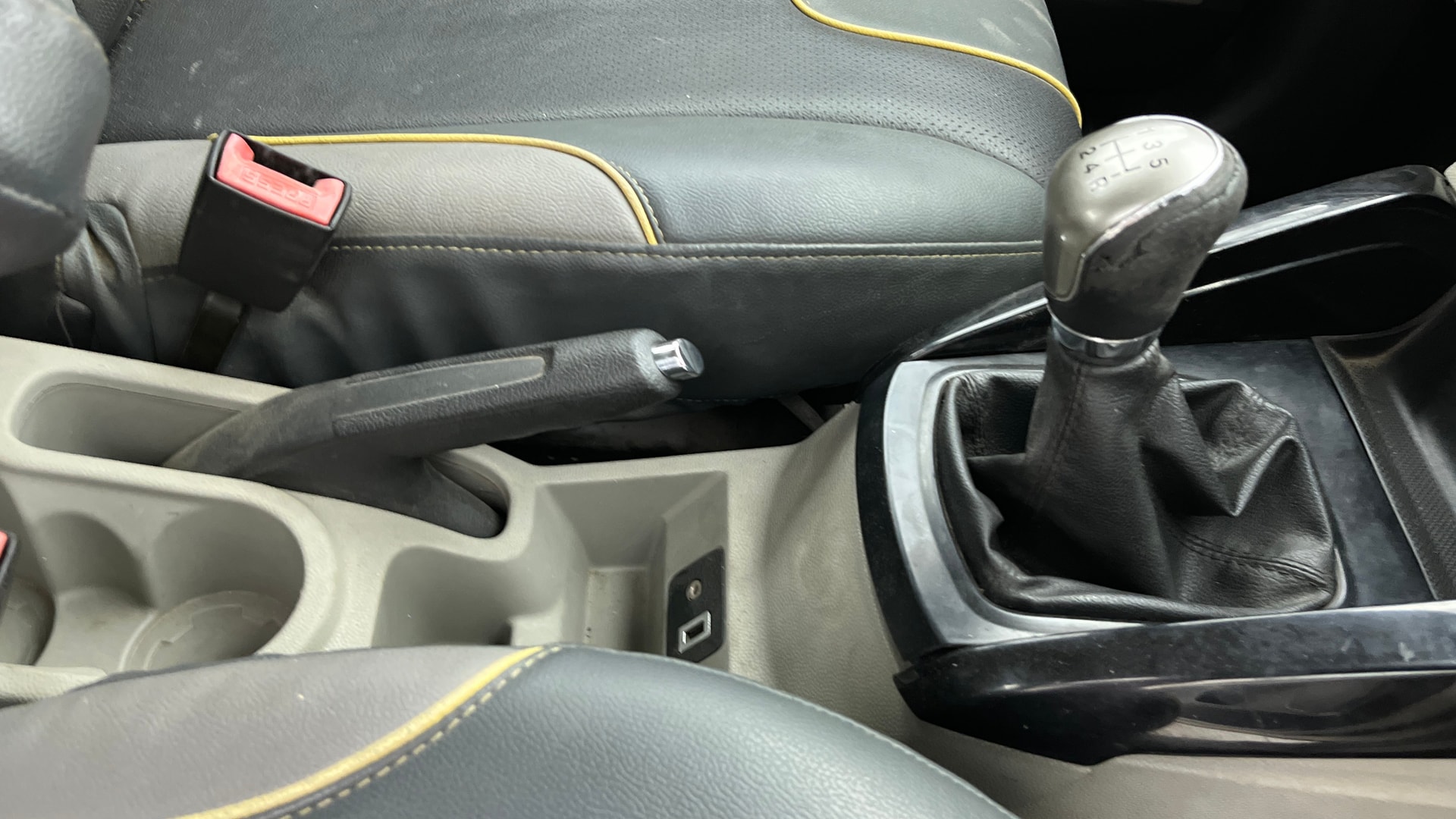 View 2014 Ford EcoSport 1.5 TDCi Diesel Ambiente BS IV Image 38 Used 2014 Ford EcoSport 1.5 TDCi Diesel Ambiente BS IV Image 38