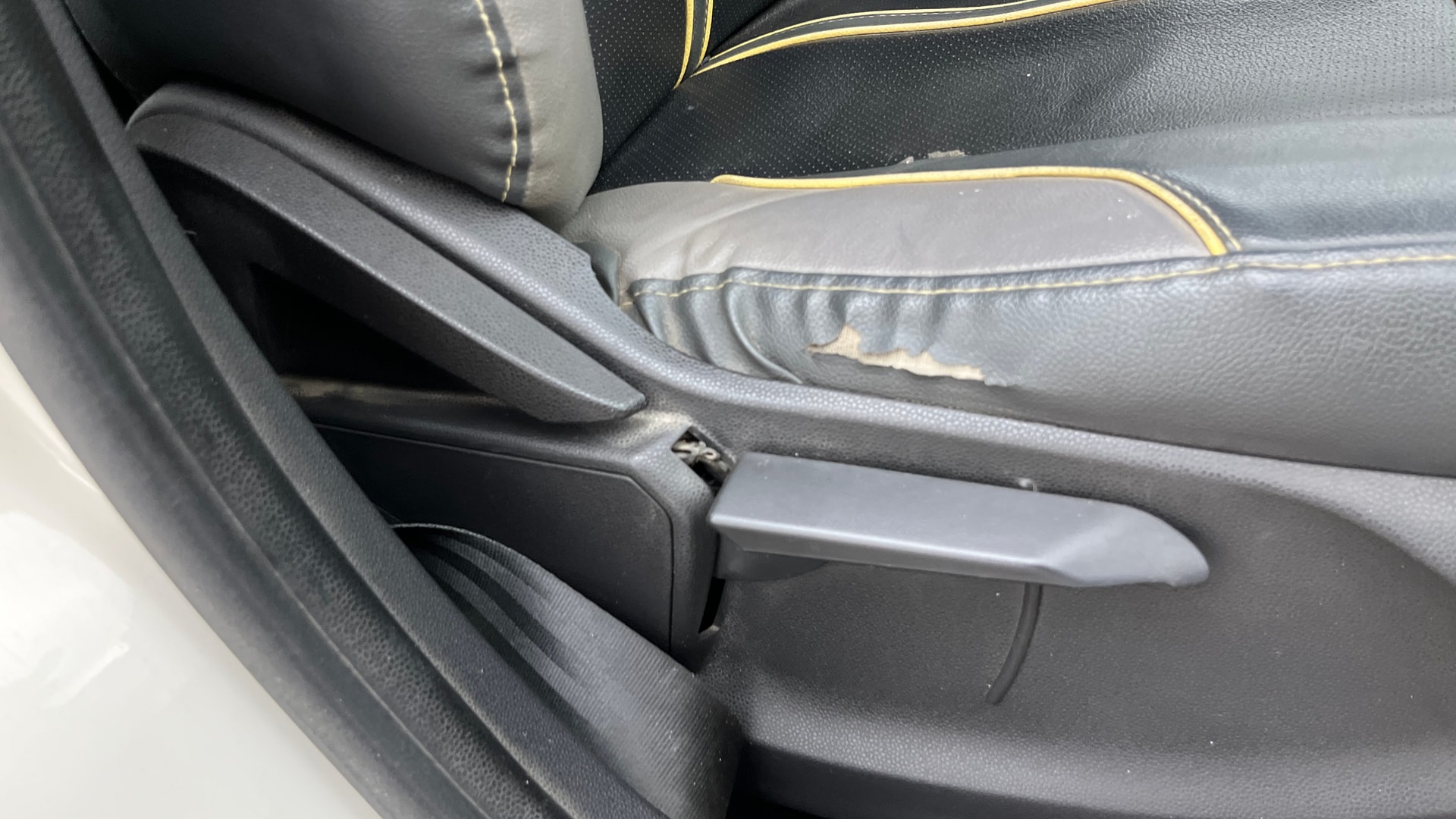 View 2014 Ford EcoSport 1.5 TDCi Diesel Ambiente BS IV Image 18 Used 2014 Ford EcoSport 1.5 TDCi Diesel Ambiente BS IV Image 18