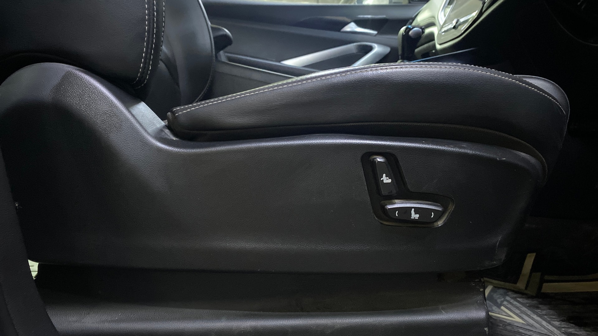 View 2020 MG Hector Sharp DCT Petrol Dual Tone Image 12 Used 2020 MG Hector Sharp DCT Petrol Dual Tone Image 12