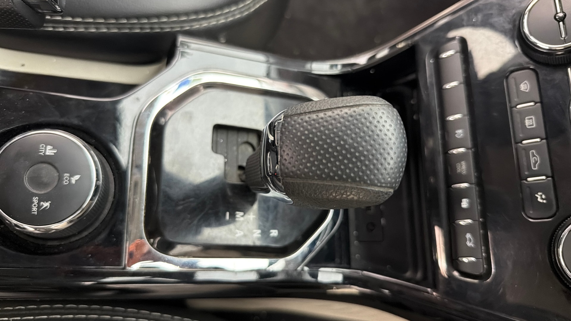 View 2020 Tata Nexon Revotron XE Image 43 Used 2020 Tata Nexon Revotron XE Image 43