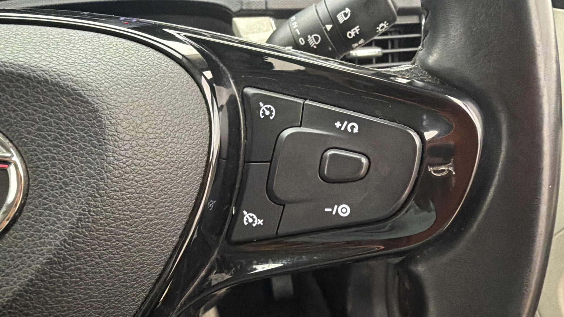 View 2020 Tata Nexon Revotron XE Image 3 Used 2020 Tata Nexon Revotron XE Image 3