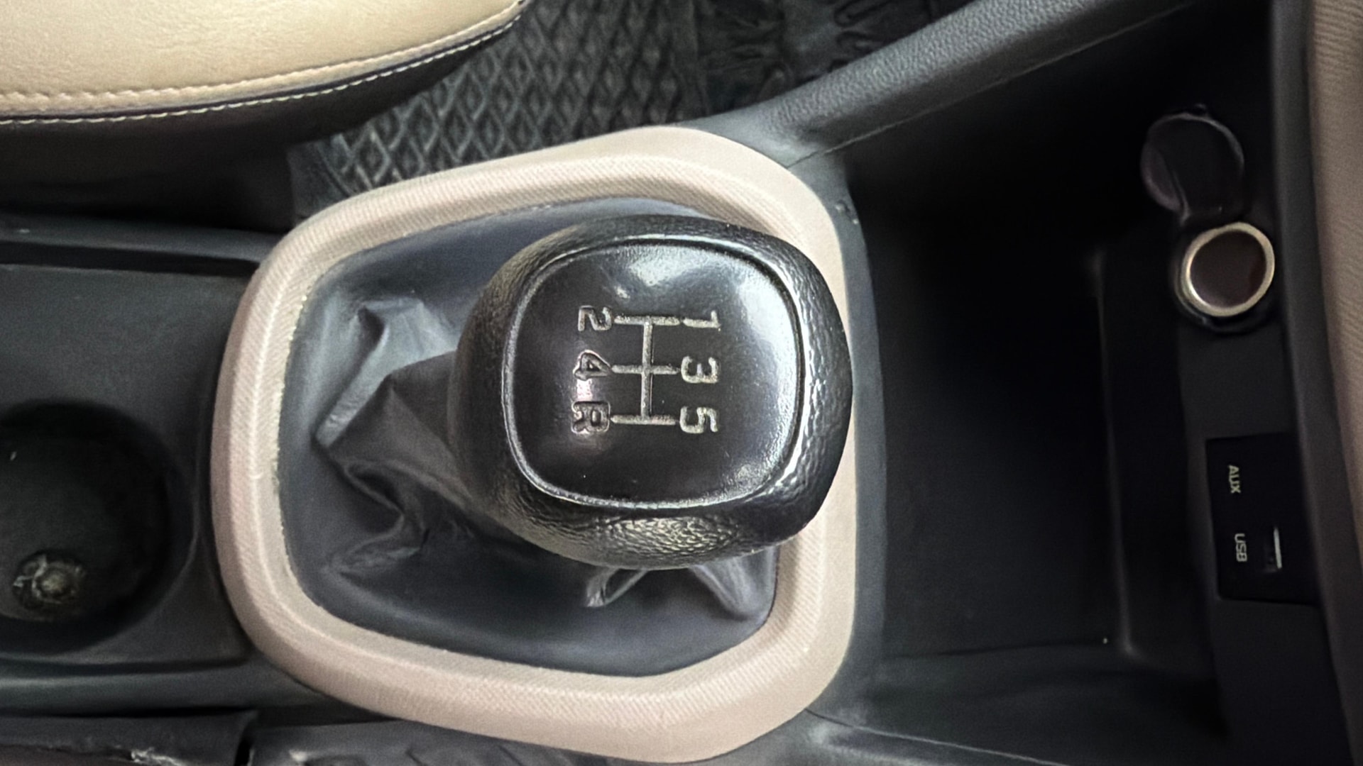View 2019 Hyundai Grand i10 Magna 1.2 Kappa VTVT Image 38 Used 2019 Hyundai Grand i10 Magna 1.2 Kappa VTVT Image 38