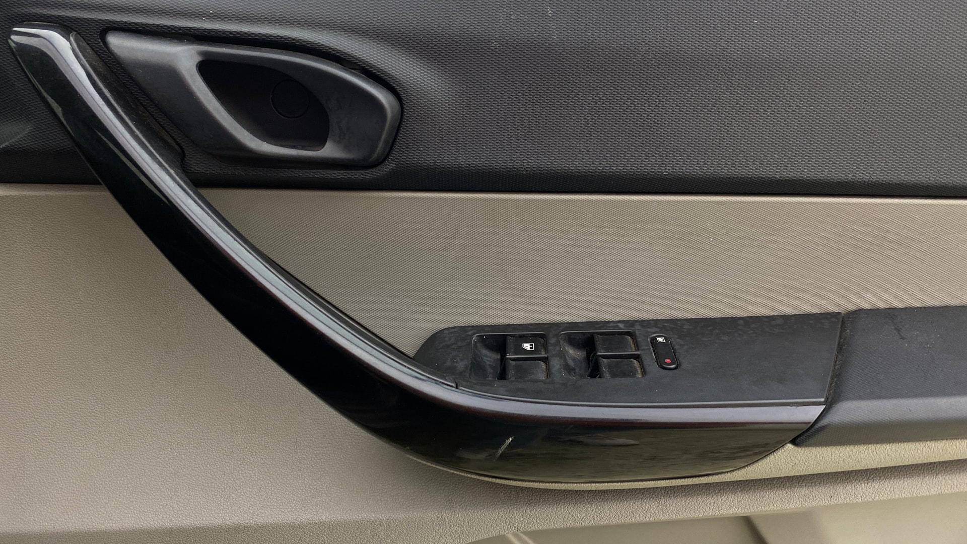 View 2018 Tata Tiago Revotorq XB Image 32 Used 2018 Tata Tiago Revotorq XB Image 32