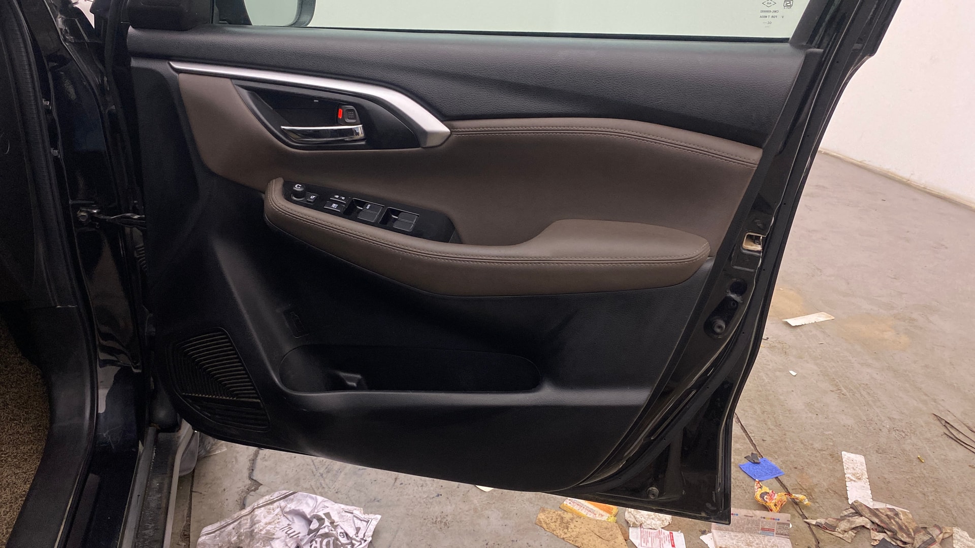 View 2022 Toyota Urban Cruiser Hyryder V e-Drive 2WD HYBRID Image 34 Used 2022 Toyota Urban Cruiser Hyryder V e-Drive 2WD HYBRID Image 34