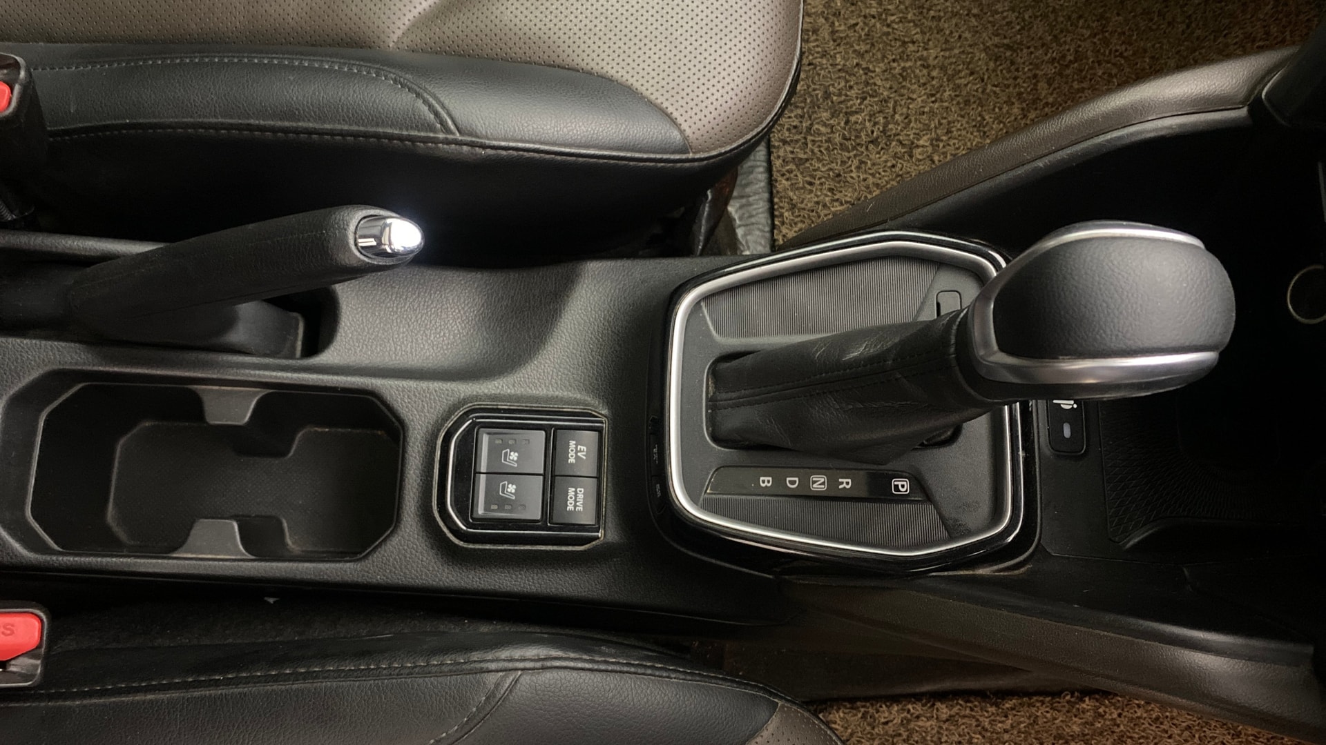 View 2022 Toyota Urban Cruiser Hyryder V e-Drive 2WD HYBRID Image 40 Used 2022 Toyota Urban Cruiser Hyryder V e-Drive 2WD HYBRID Image 40