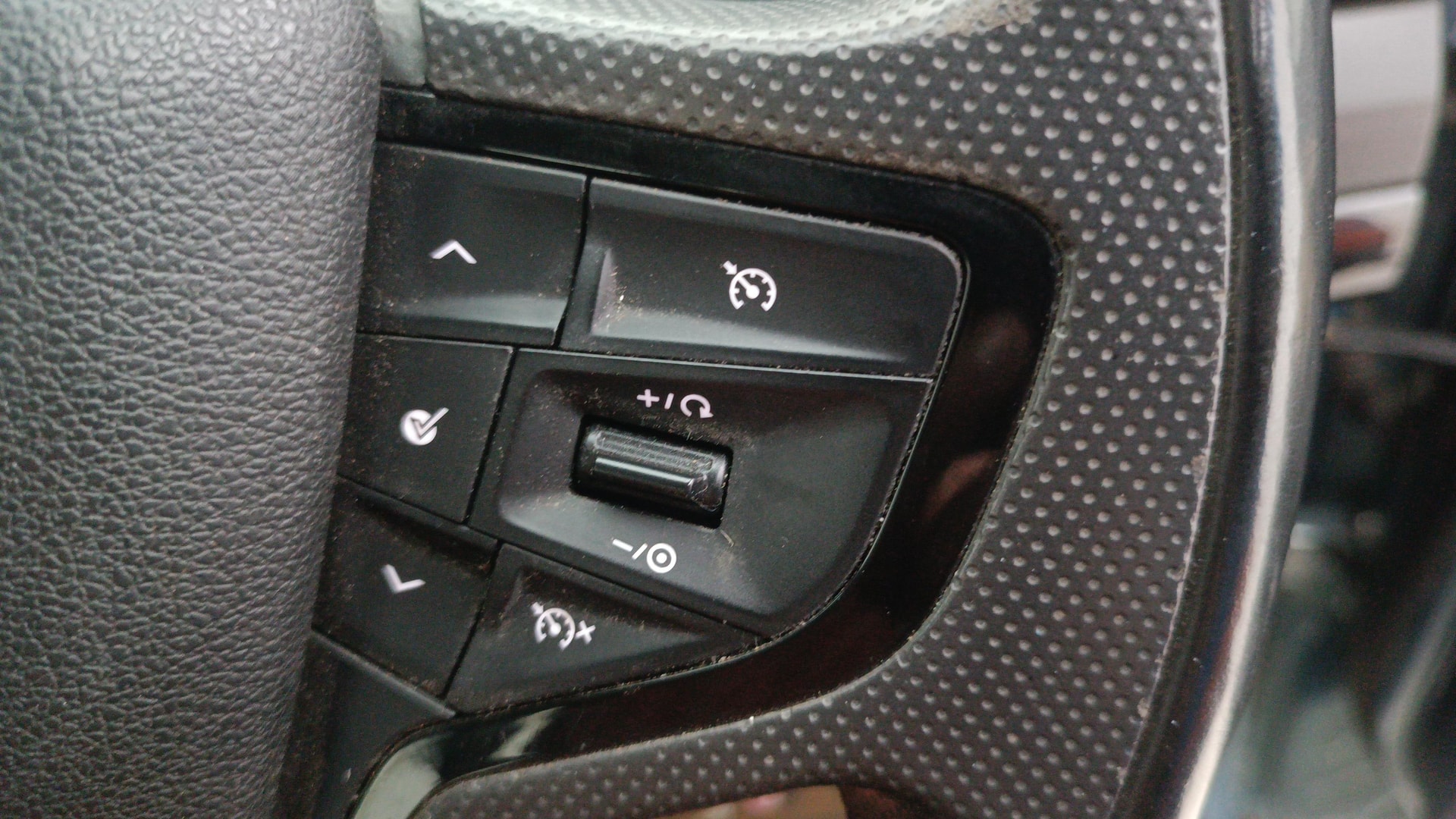 View 2021 Tata Safari XZ Plus 6S Image 3 Used 2021 Tata Safari XZ Plus 6S Image 3