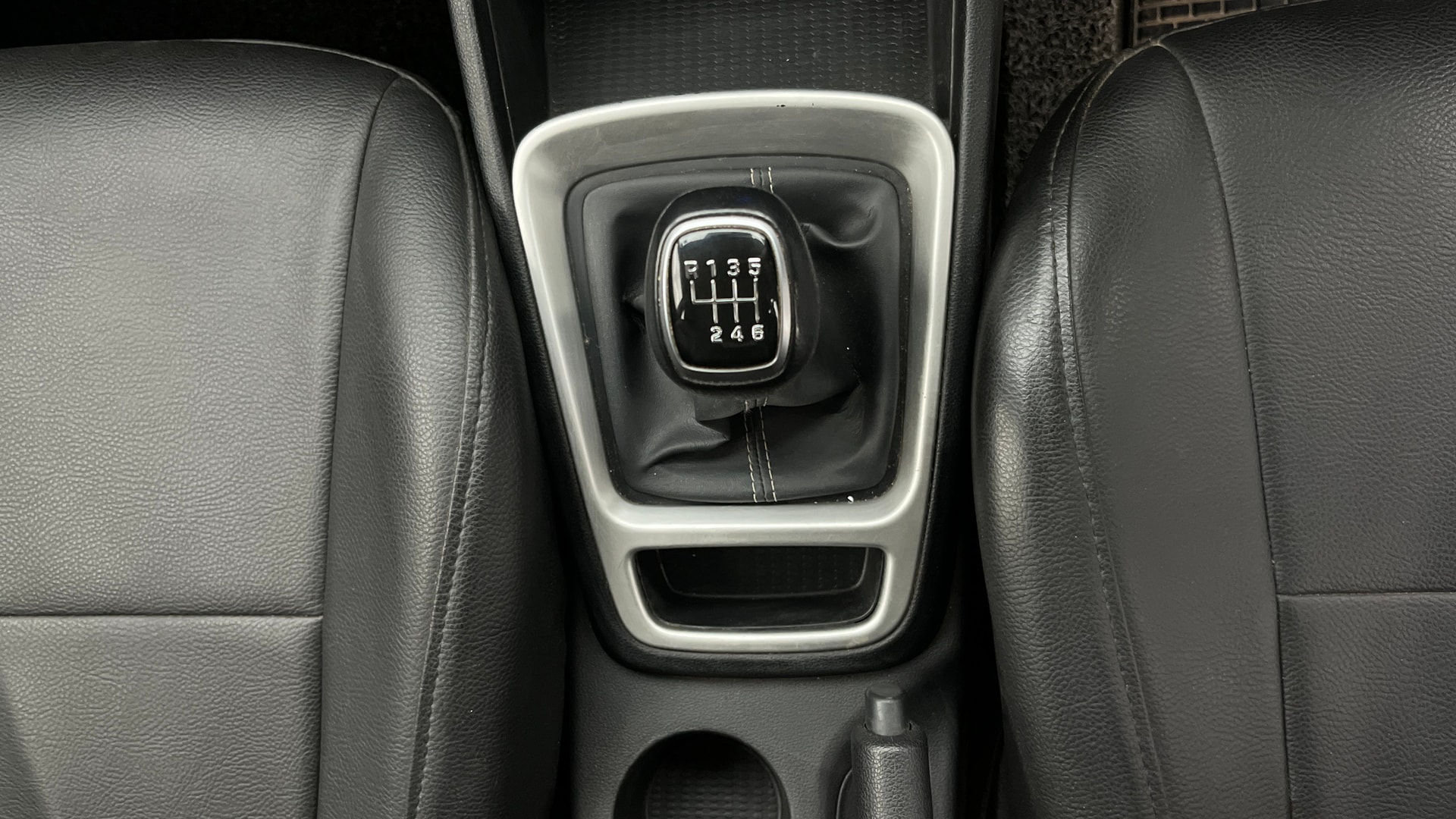 View 2020 Hyundai Venue E 1.2 Petrol BS IV Image 37 Used 2020 Hyundai Venue E 1.2 Petrol BS IV Image 37