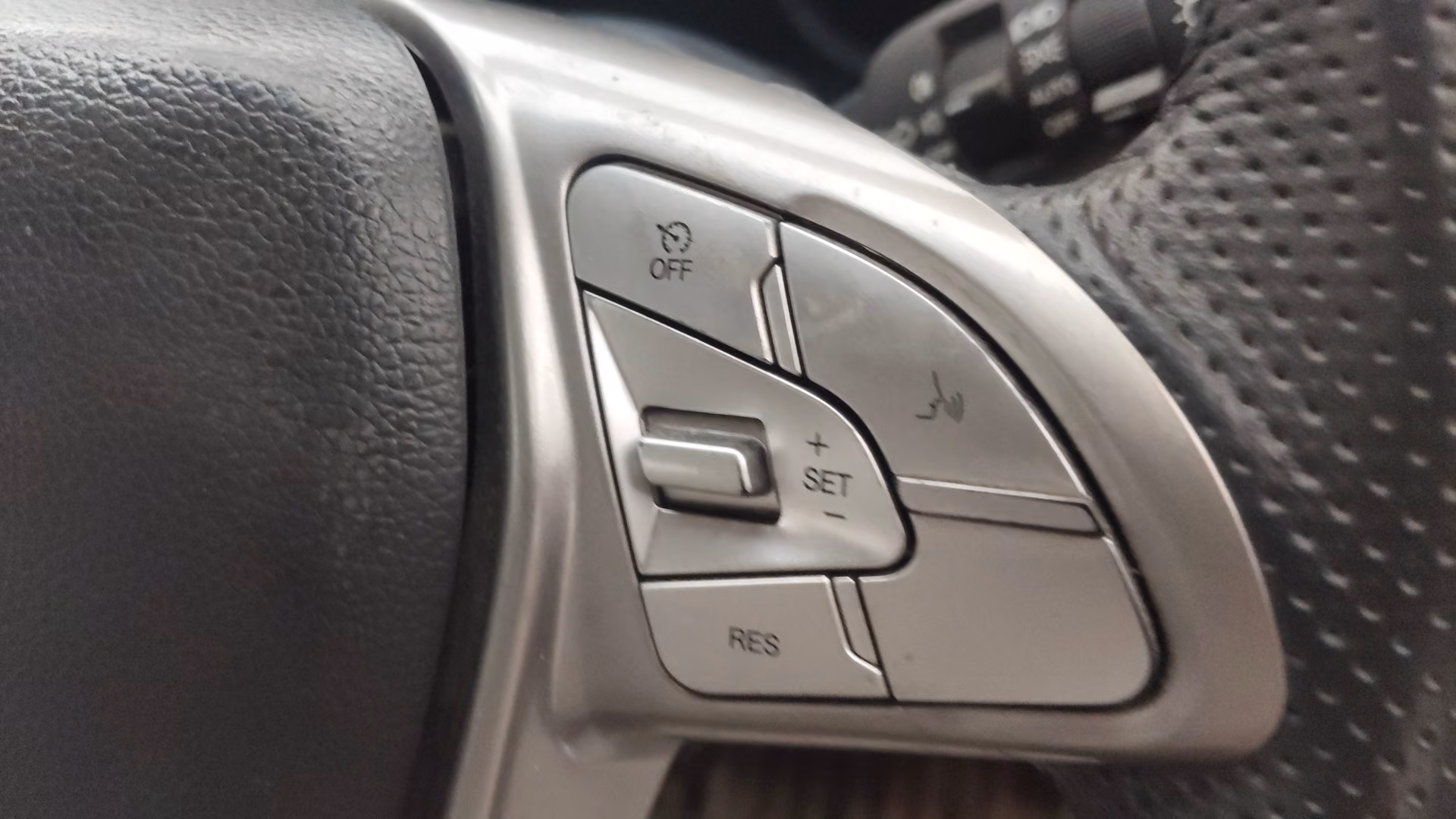 Used 2023 Mahindra XUV300 Used 2023 Mahindra XUV300