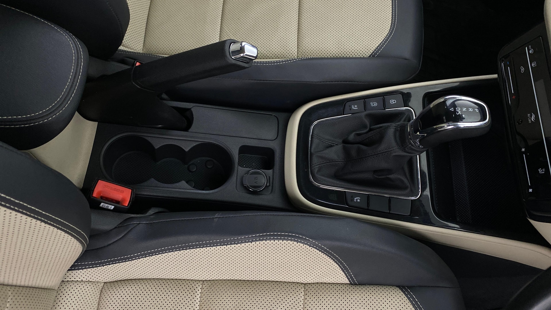 View 2022 Skoda Slavia Style 1.5 TSI DSG Image 40 Used 2022 Skoda Slavia Style 1.5 TSI DSG Image 40