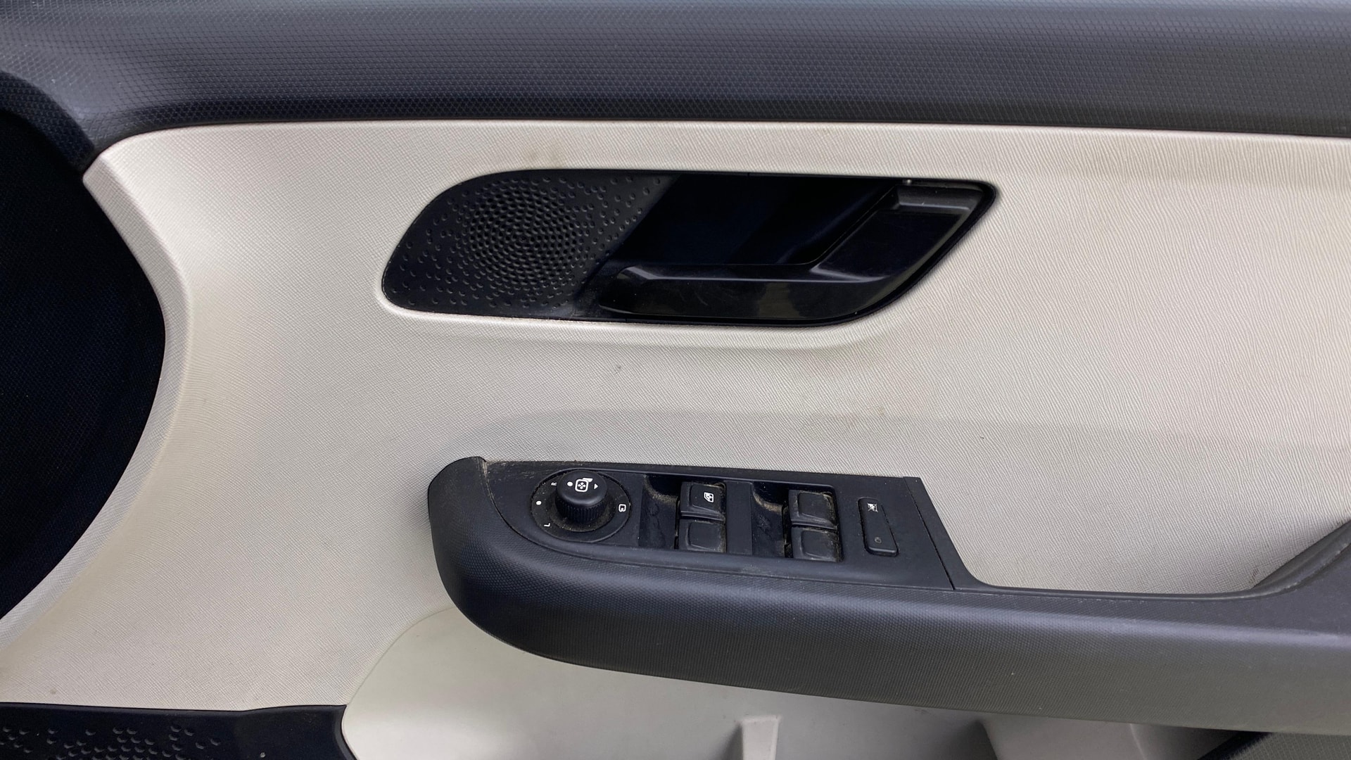 View 2021 Tata Altroz XM Plus Petrol Image 32 Used 2021 Tata Altroz XM Plus Petrol Image 32