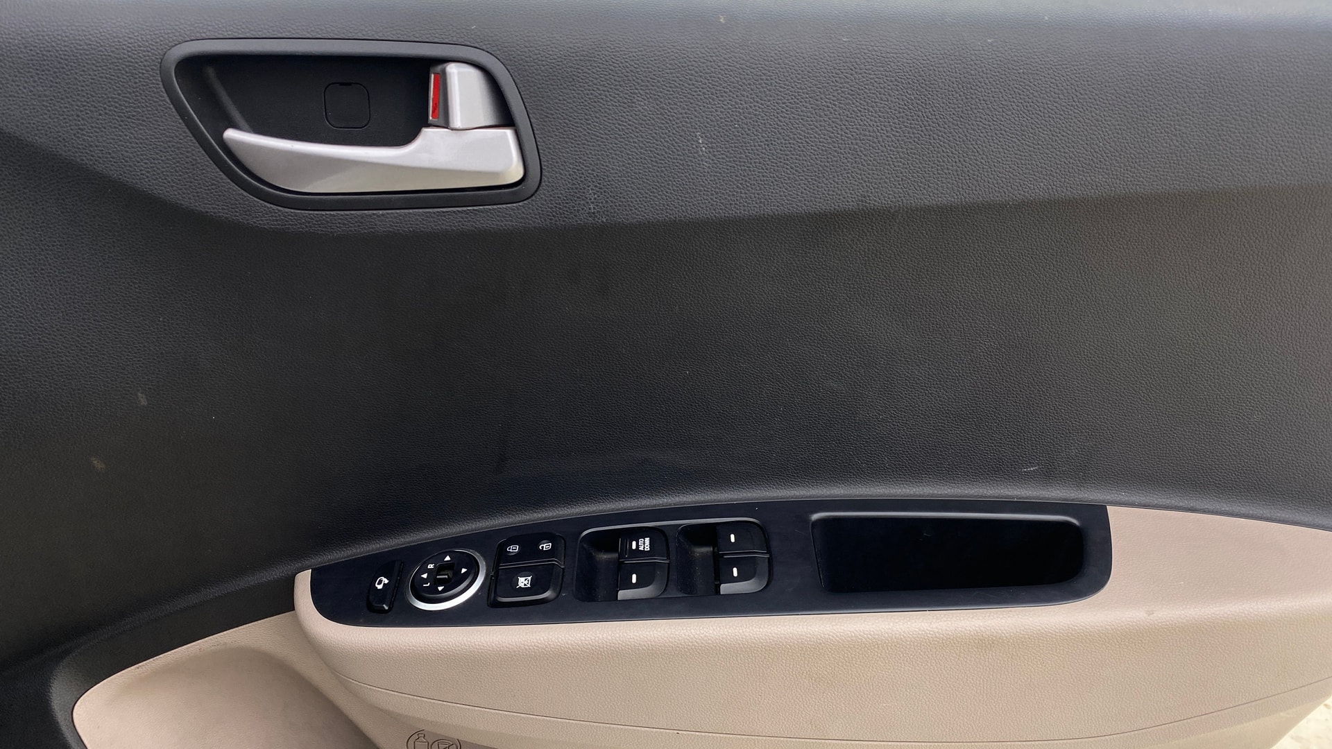 View 2015 Hyundai Xcent S AT (O) Petrol Image 33 Used 2015 Hyundai Xcent S AT (O) Petrol Image 33