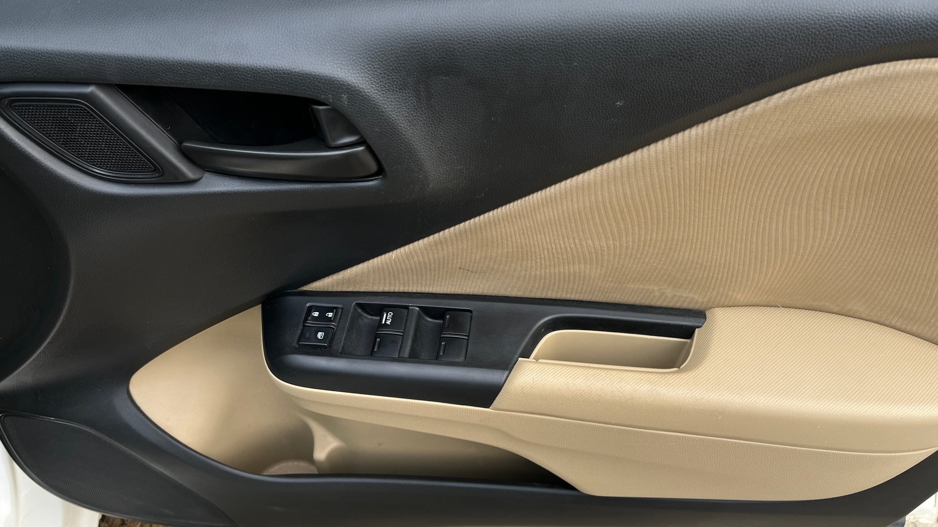View 2015 Honda City ZX MT Diesel Anniversary Edition Image 33 Used 2015 Honda City ZX MT Diesel Anniversary Edition Image 33