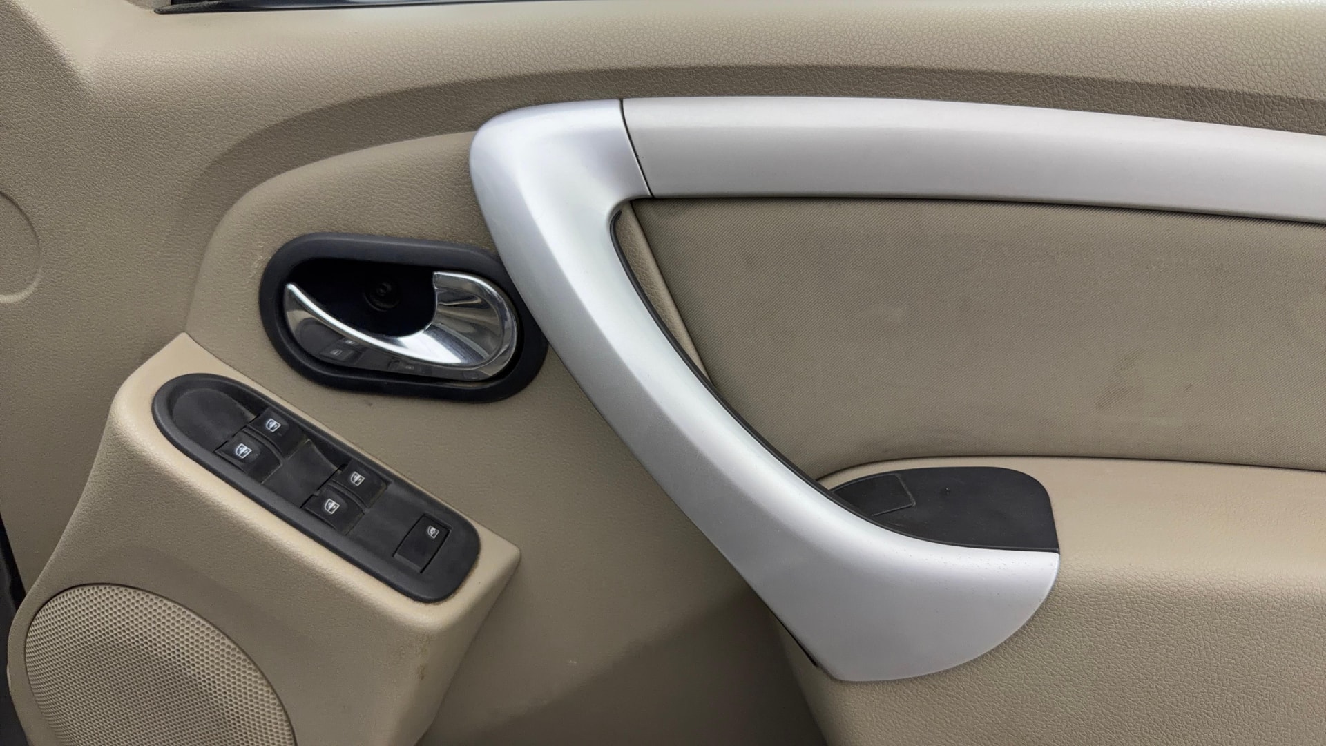 View 2016 Nissan Terrano XL P Image 32 Used 2016 Nissan Terrano XL P Image 32