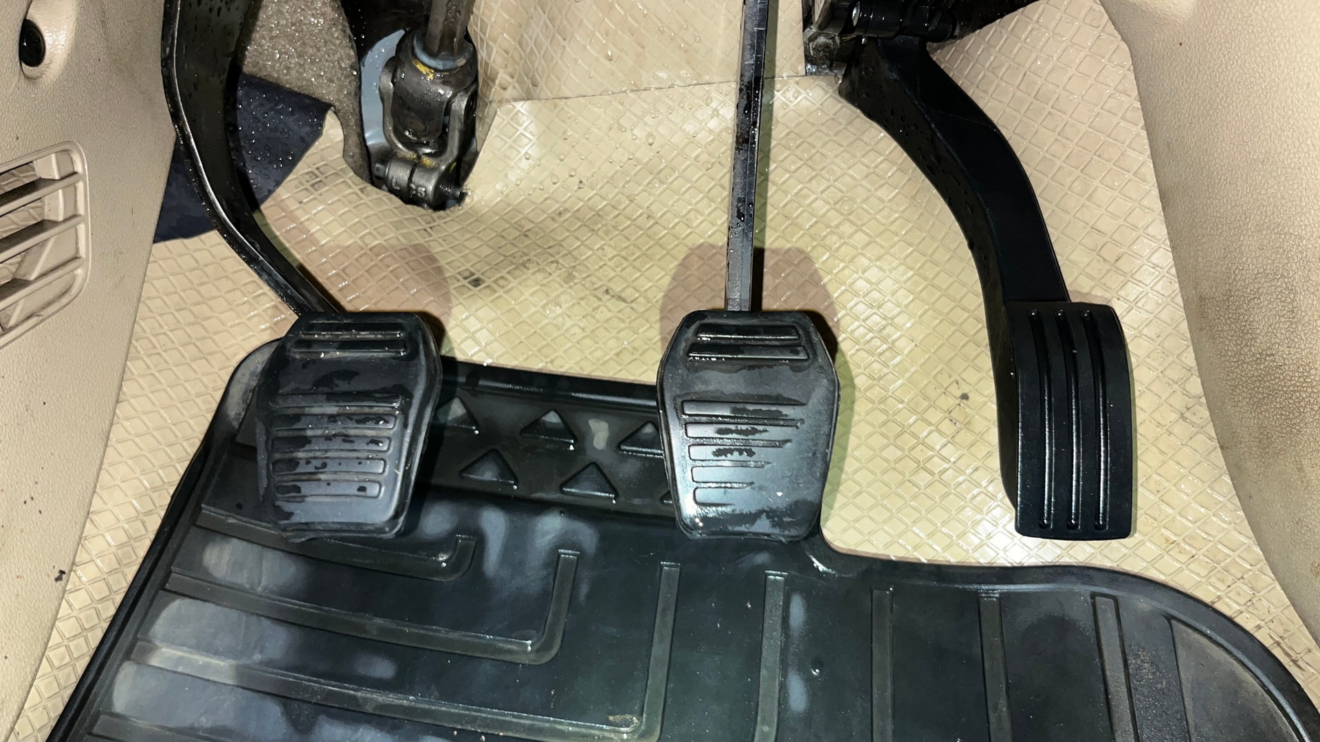 View 2014 Ford Fiesta Classic 1.6 Duratec Titanium Image 9 Used 2014 Ford Fiesta Classic 1.6 Duratec Titanium Image 9