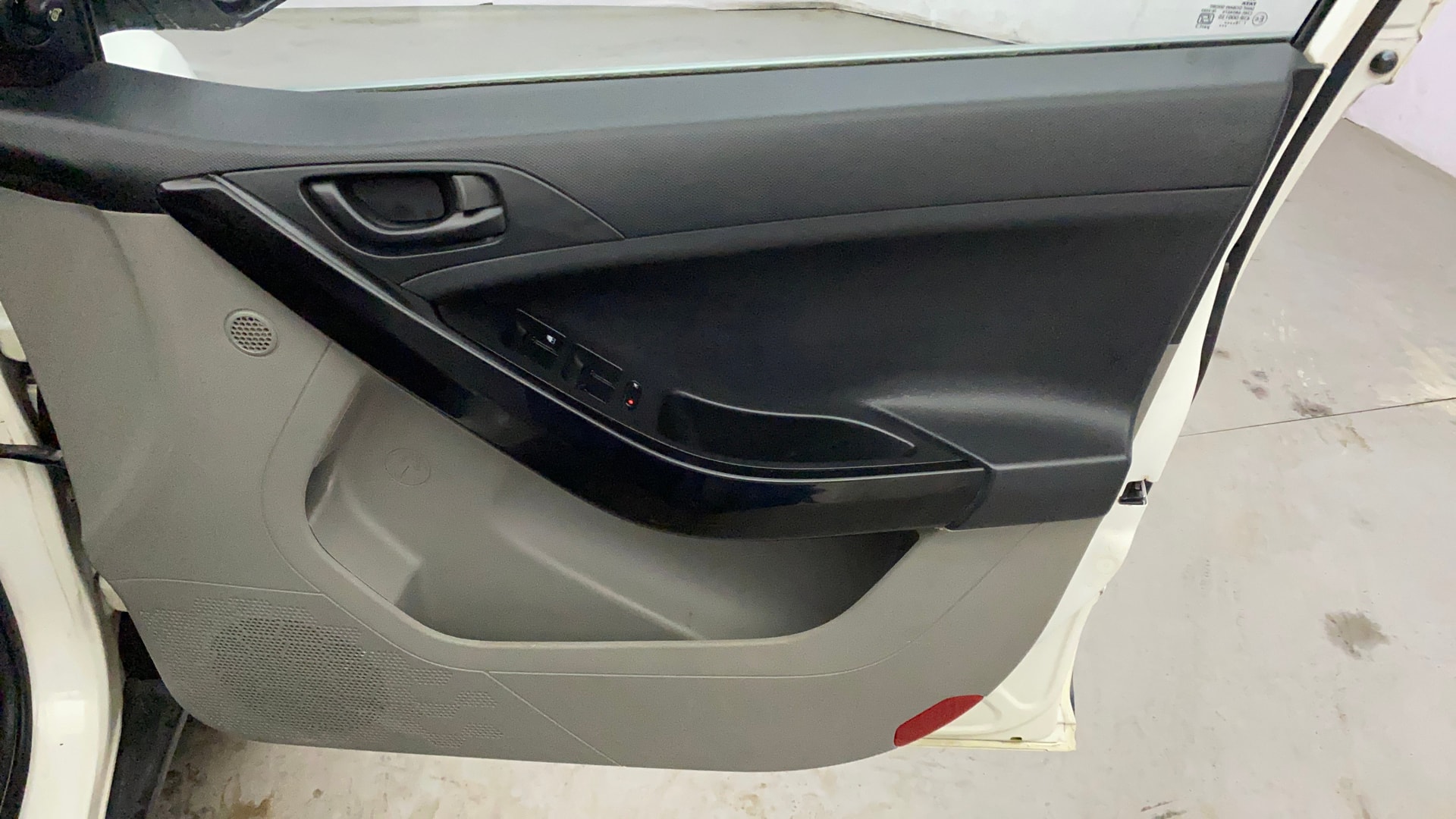 View 2018 Tata Nexon Revotron XM Image 32 Used 2018 Tata Nexon Revotron XM Image 32