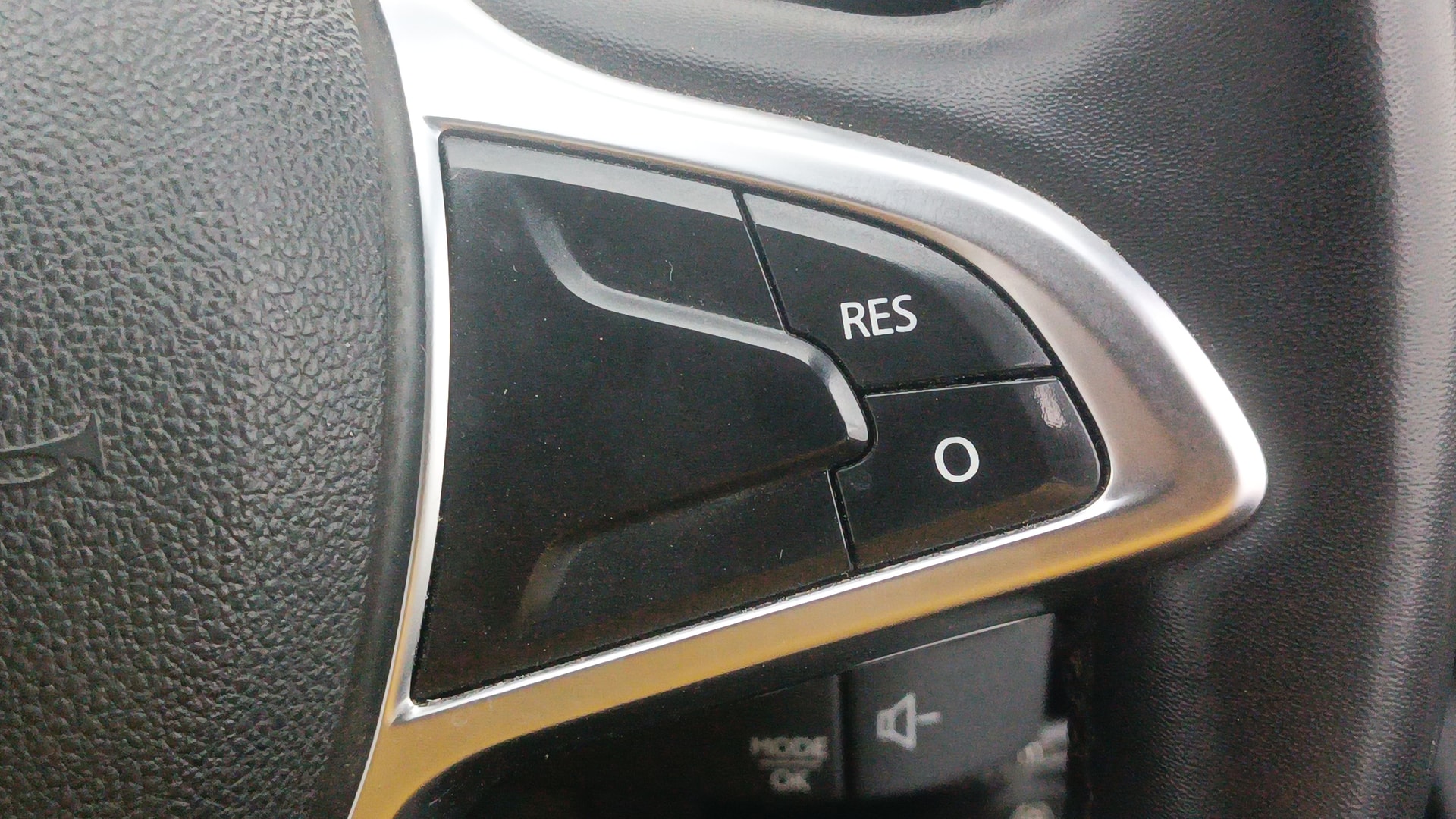 View 2021 Renault Duster 1.3L Turbo Petrol RXZ Image 3 Used 2021 Renault Duster 1.3L Turbo Petrol RXZ Image 3
