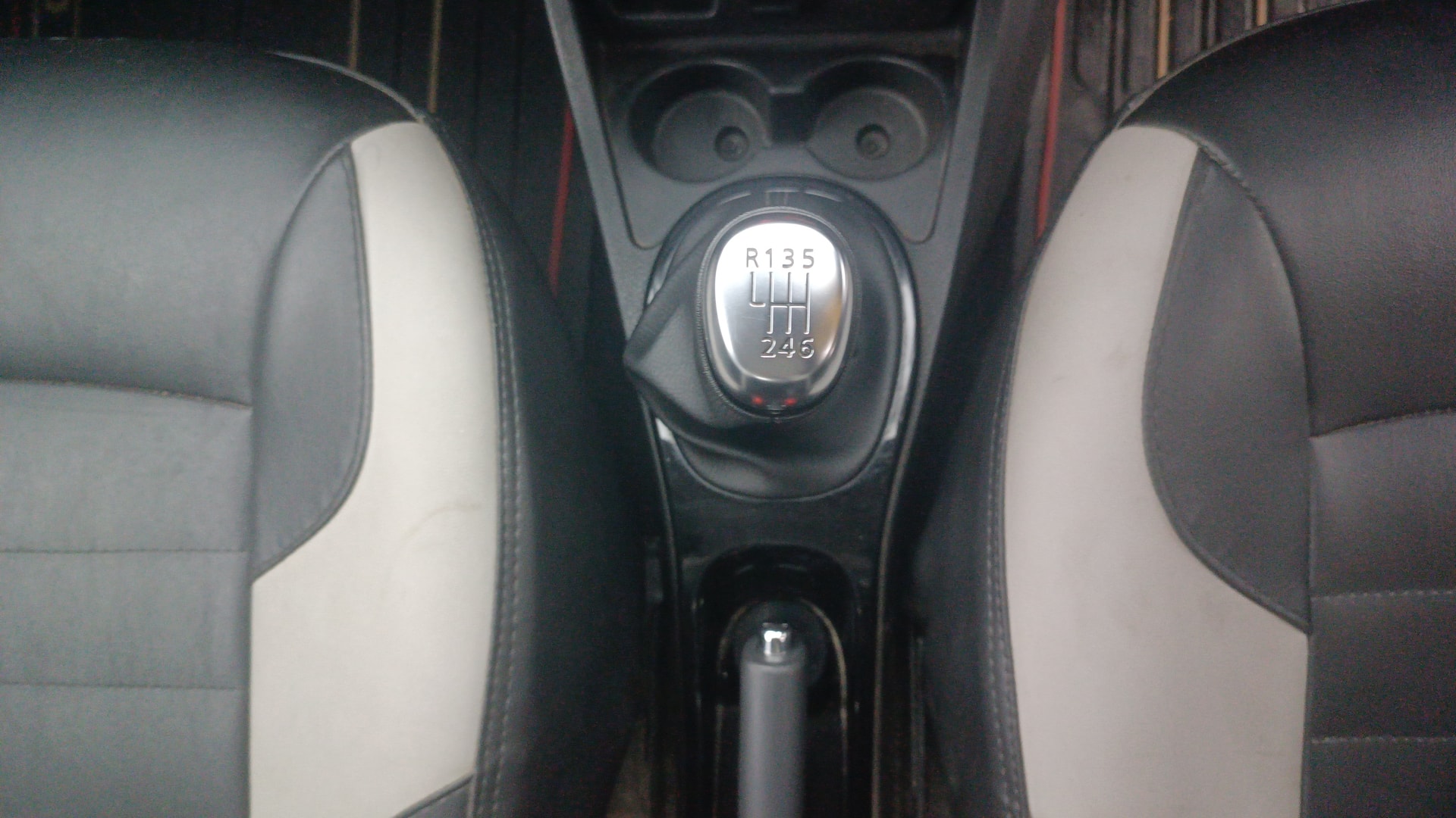 View 2021 Renault Duster 1.3L Turbo Petrol RXZ Image 39 Used 2021 Renault Duster 1.3L Turbo Petrol RXZ Image 39