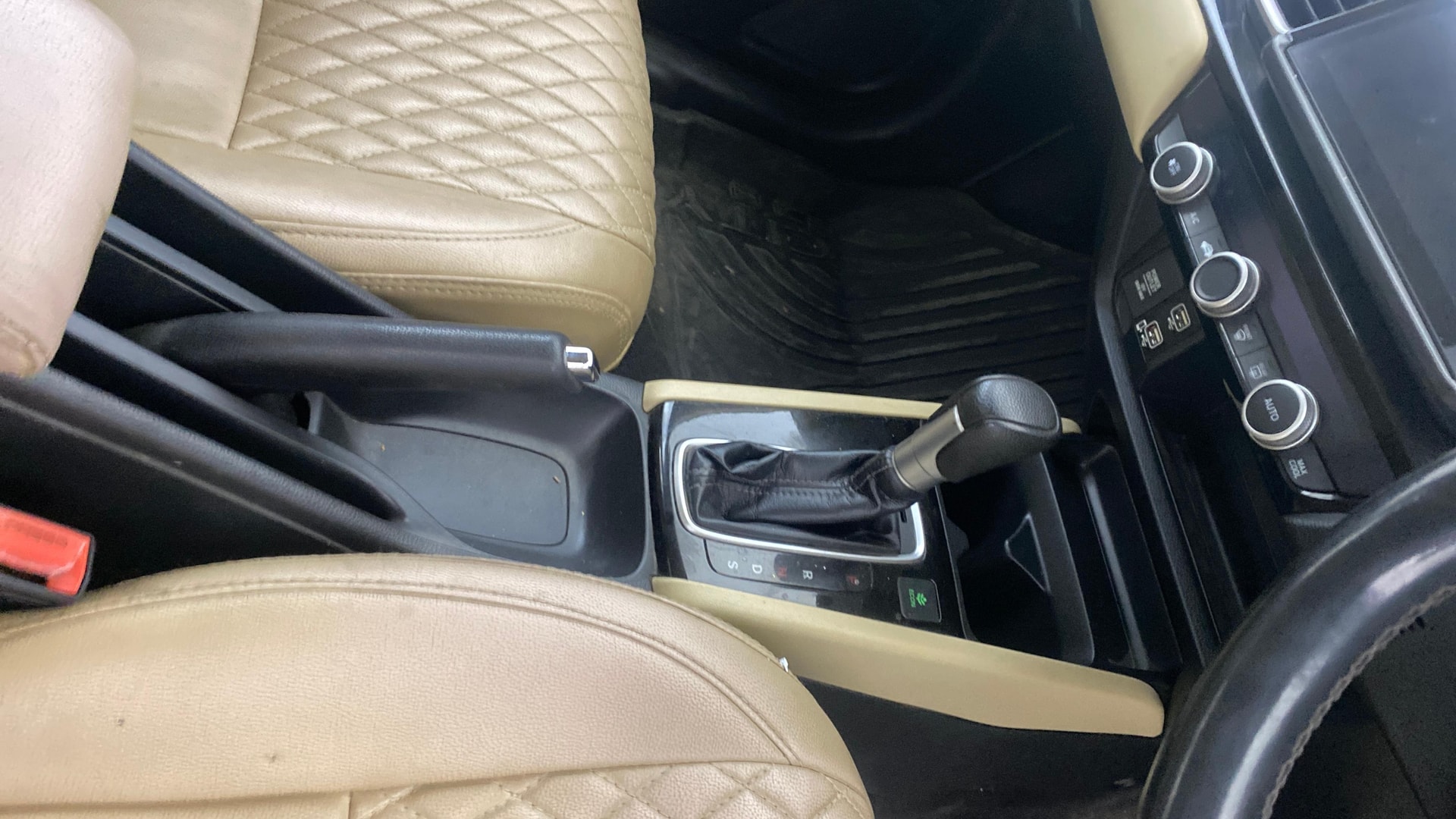 View 2020 Honda City ZX MT Diesel Anniversary Edition Image 39 Used 2020 Honda City ZX MT Diesel Anniversary Edition Image 39