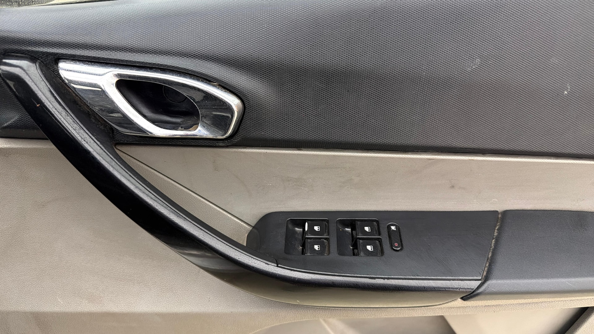View 2016 Tata Tiago Revotorq XB Image 32 Used 2016 Tata Tiago Revotorq XB Image 32