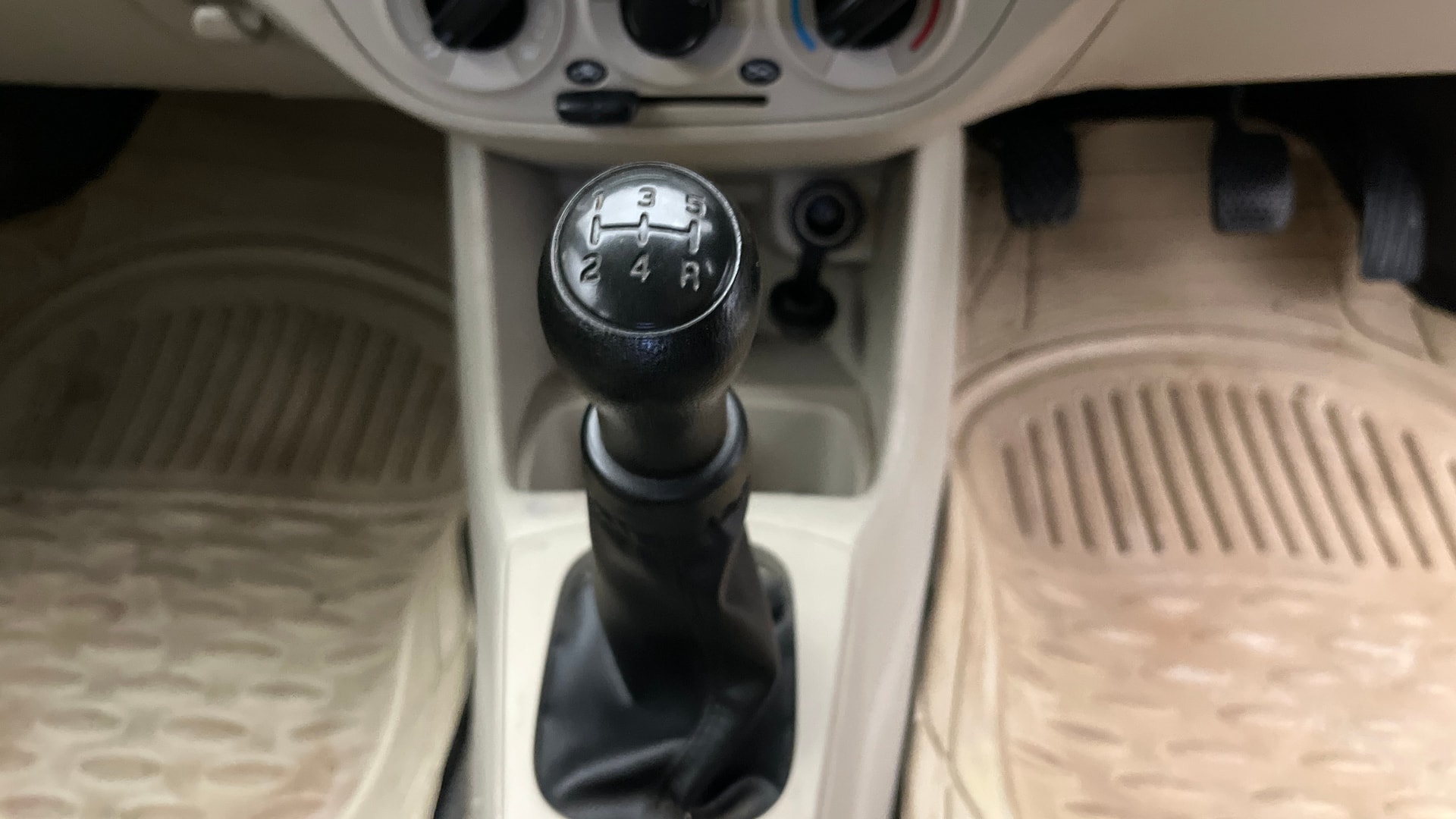 View 2020 Maruti Suzuki 1000 Base Variant Image 37 Used 2020 Maruti Suzuki 1000 Base Variant Image 37