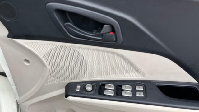 View Mahindra XUV300 Image 33 Used Mahindra XUV300 Image 33