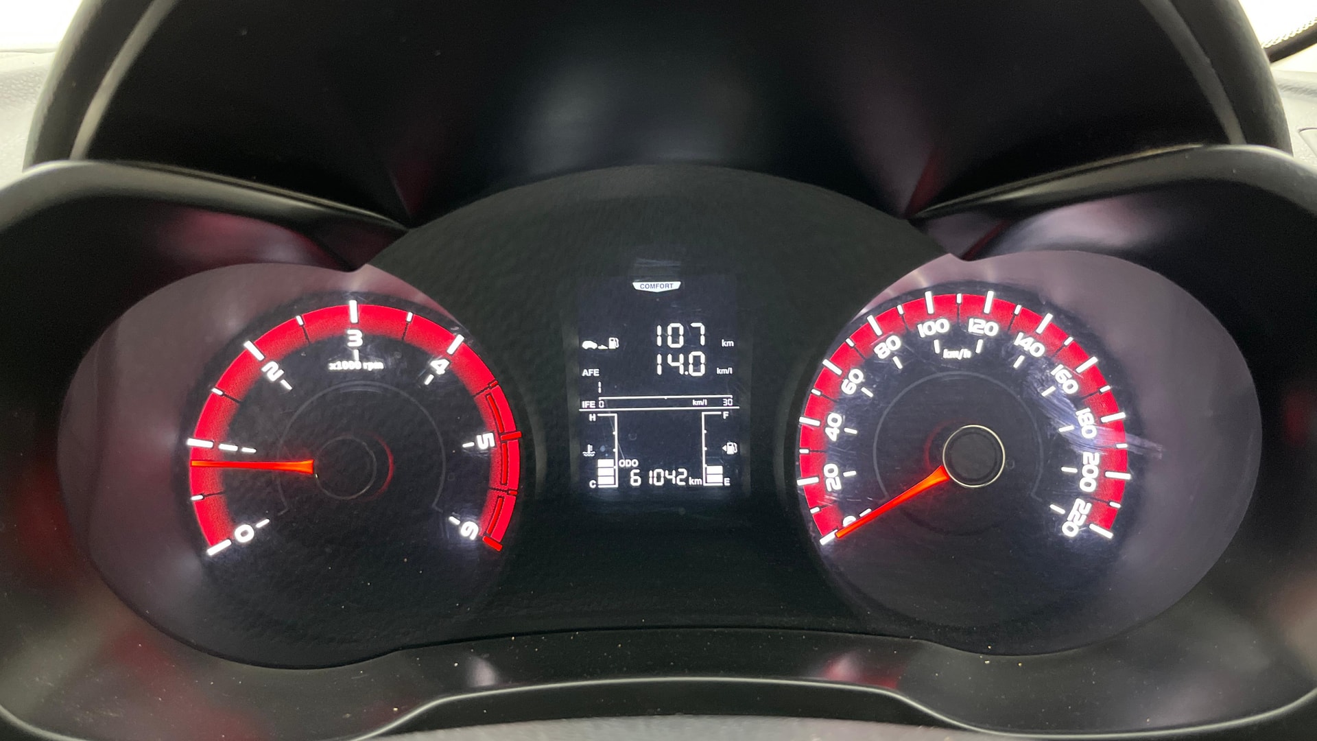 View 2019 Mahindra XUV300 W4 Petrol BS IV Image 34 Used 2019 Mahindra XUV300 W4 Petrol BS IV Image 34