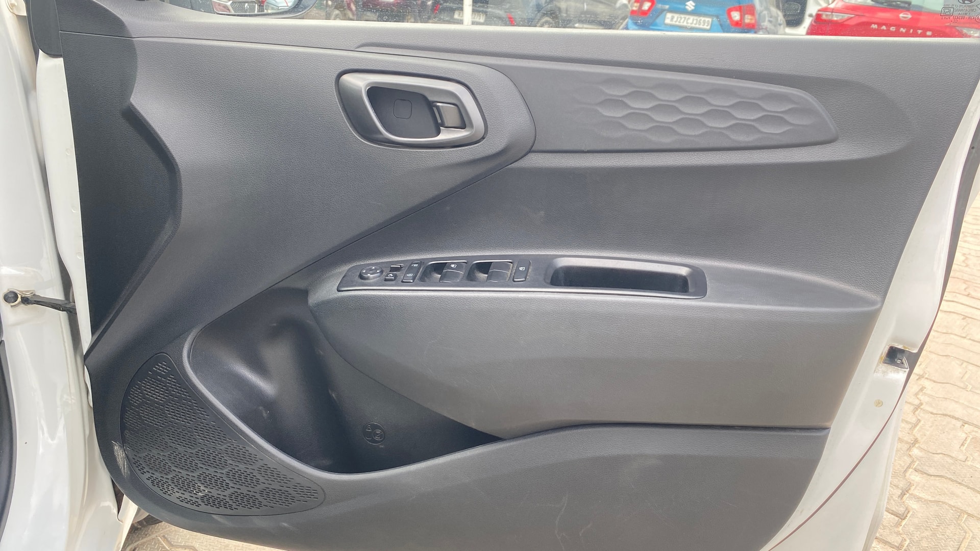 View 2023 Hyundai Grand i10 Nios Sportz Petrol Dual Tone Image 34 Used 2023 Hyundai Grand i10 Nios Sportz Petrol Dual Tone Image 34