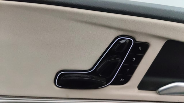 View Mahindra XUV700 Image 12 Used Mahindra XUV700 Image 12