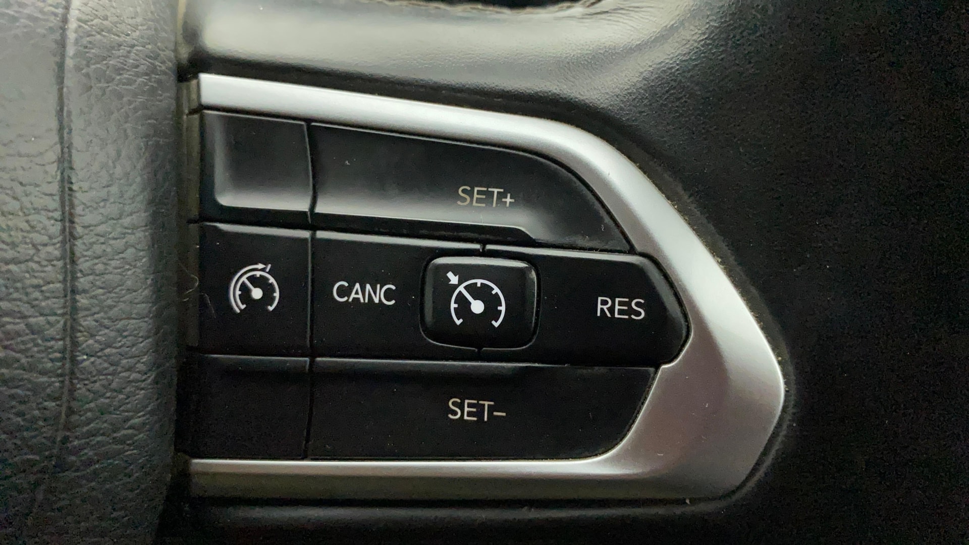 View 2021 Jeep Compass 80 Anniversary Limited Edition 1.4 Petrol DDCT Image 3 Used 2021 Jeep Compass 80 Anniversary Limited Edition 1.4 Petrol DDCT Image 3